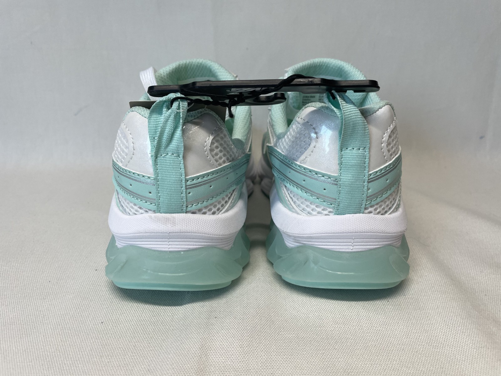 AVIA Women’s Fashion Gel Sneaker White Mint Green, Size: 6 NWT