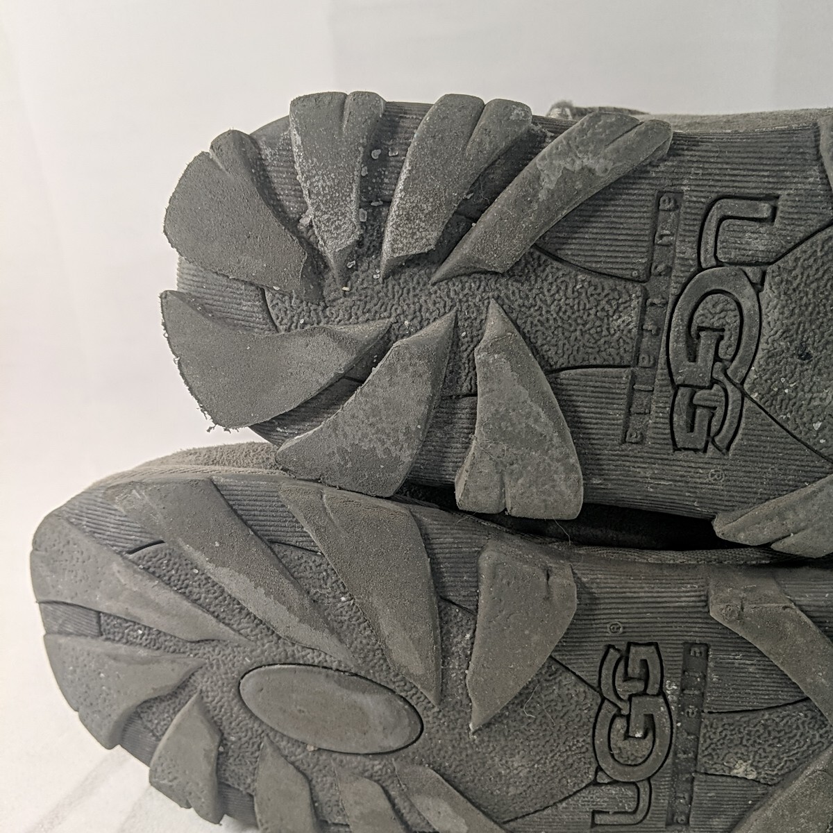 UGG Gray Suede Boots Mid Calf 5835 US 9 Sheepskin Classic Essential Short Winter