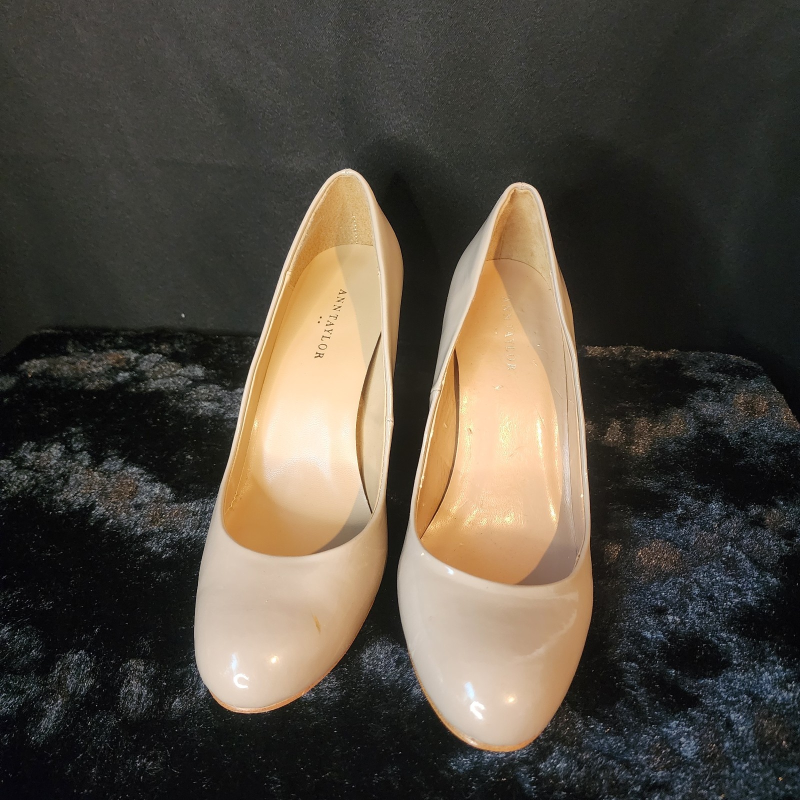 Ann Taylor Nude Size 7M Heels ** Please see Description**