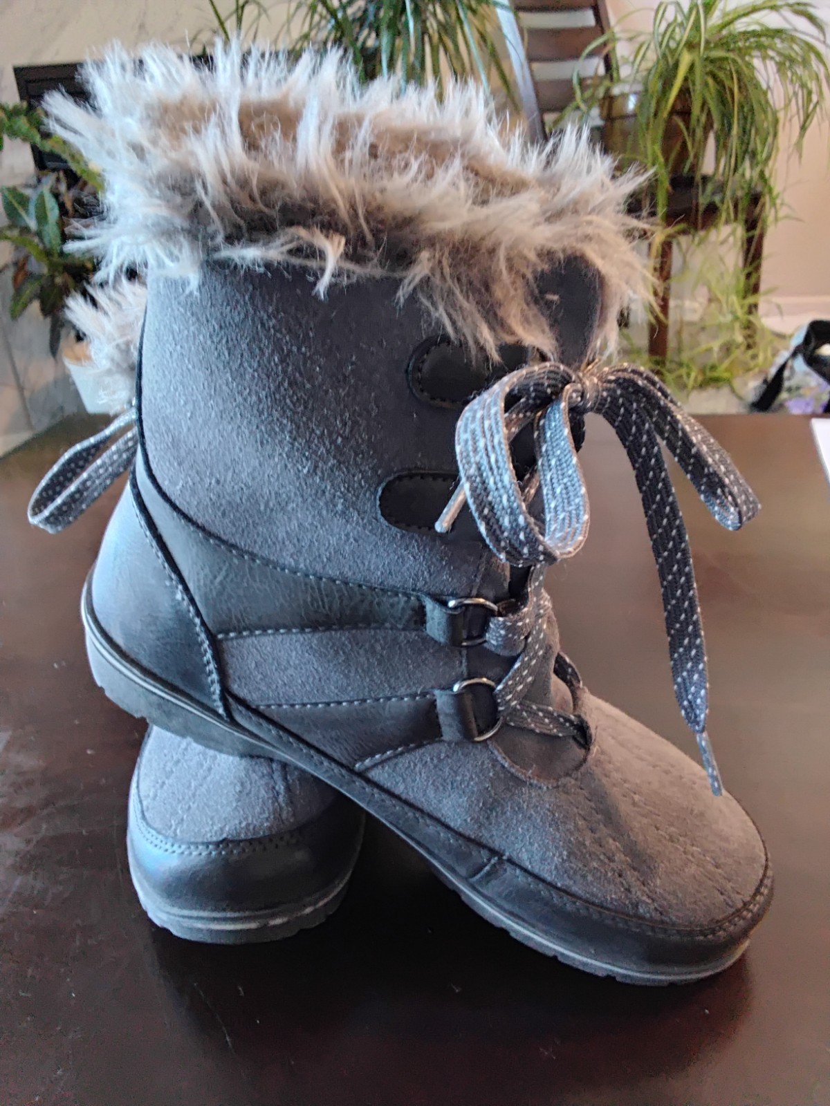 Synthetic leather winter boots with faux fur collar lining
