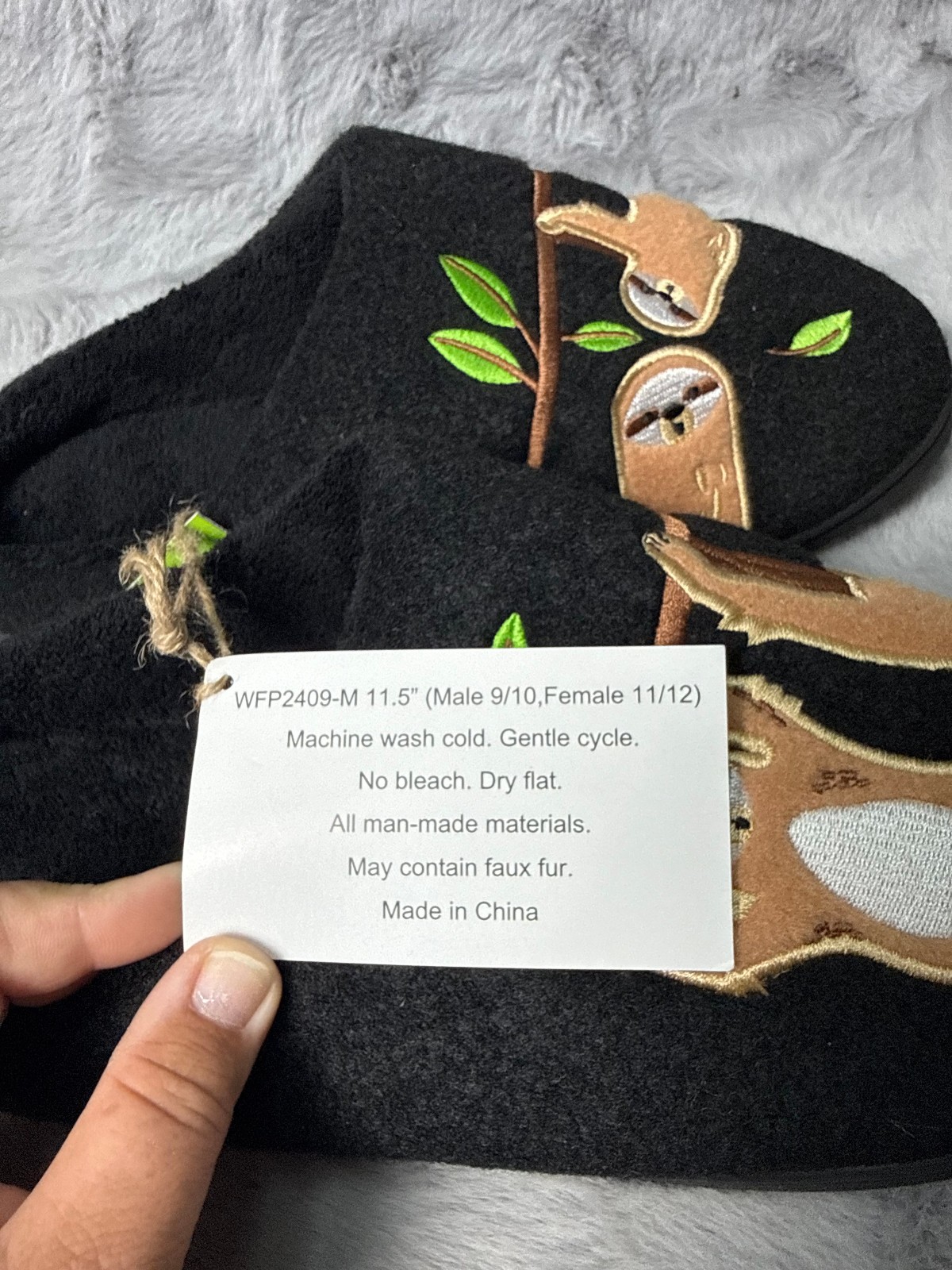 World Wildlife Foundation Sloth Slippers Mens 9/10 Womans 11/12 Black