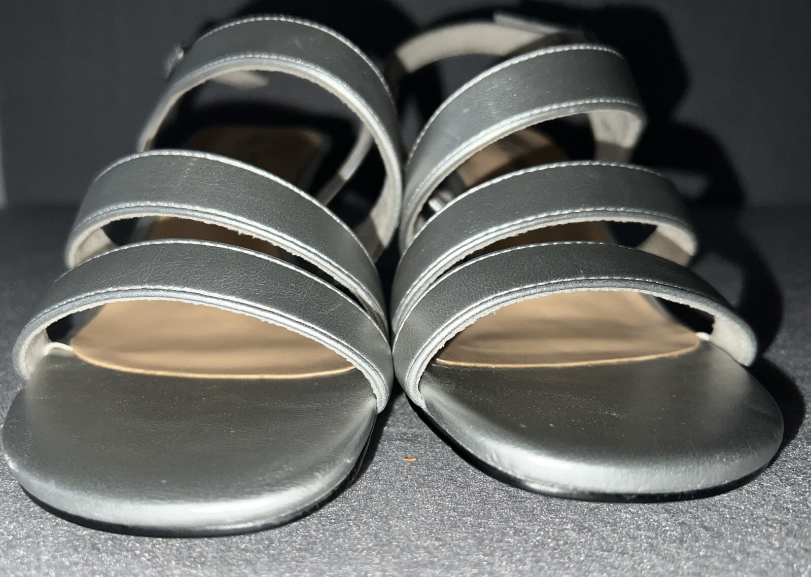 Easy Street Silver Como Women’s Sandal size 6 WW Extra Wide Buckle 2.5 in heel