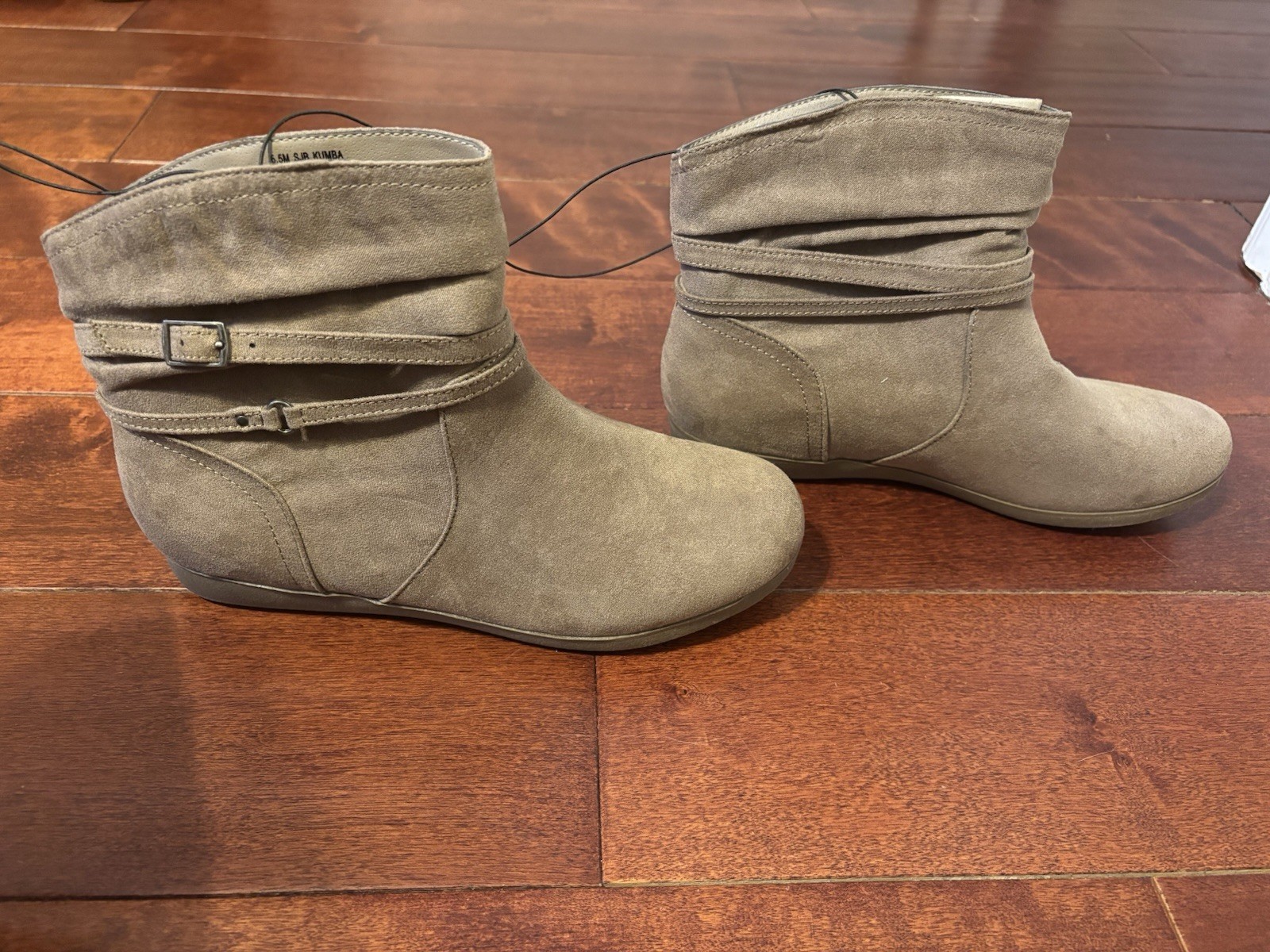 NWT St John’s Bay Kumba Ankle Boots Taupe Women’s Size 6.5