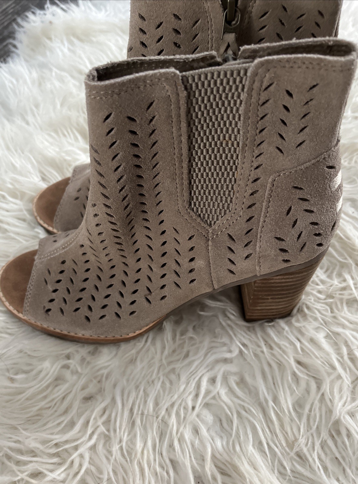 Shoe Bootie Peekaboo Sued Taupe Size6/12 USA Women Beautiful Shoe