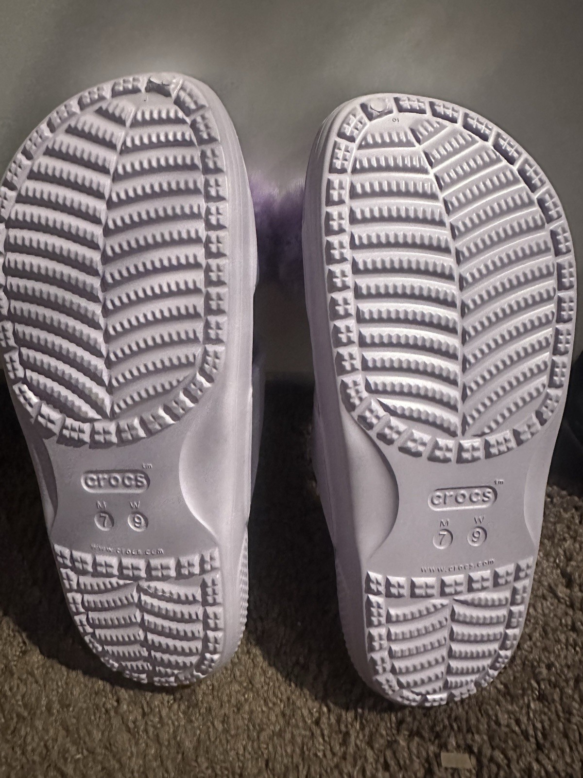 Crocs Women’s Purple Faux Fur Logo Slide Sandals Slip-On Plastic US 9
