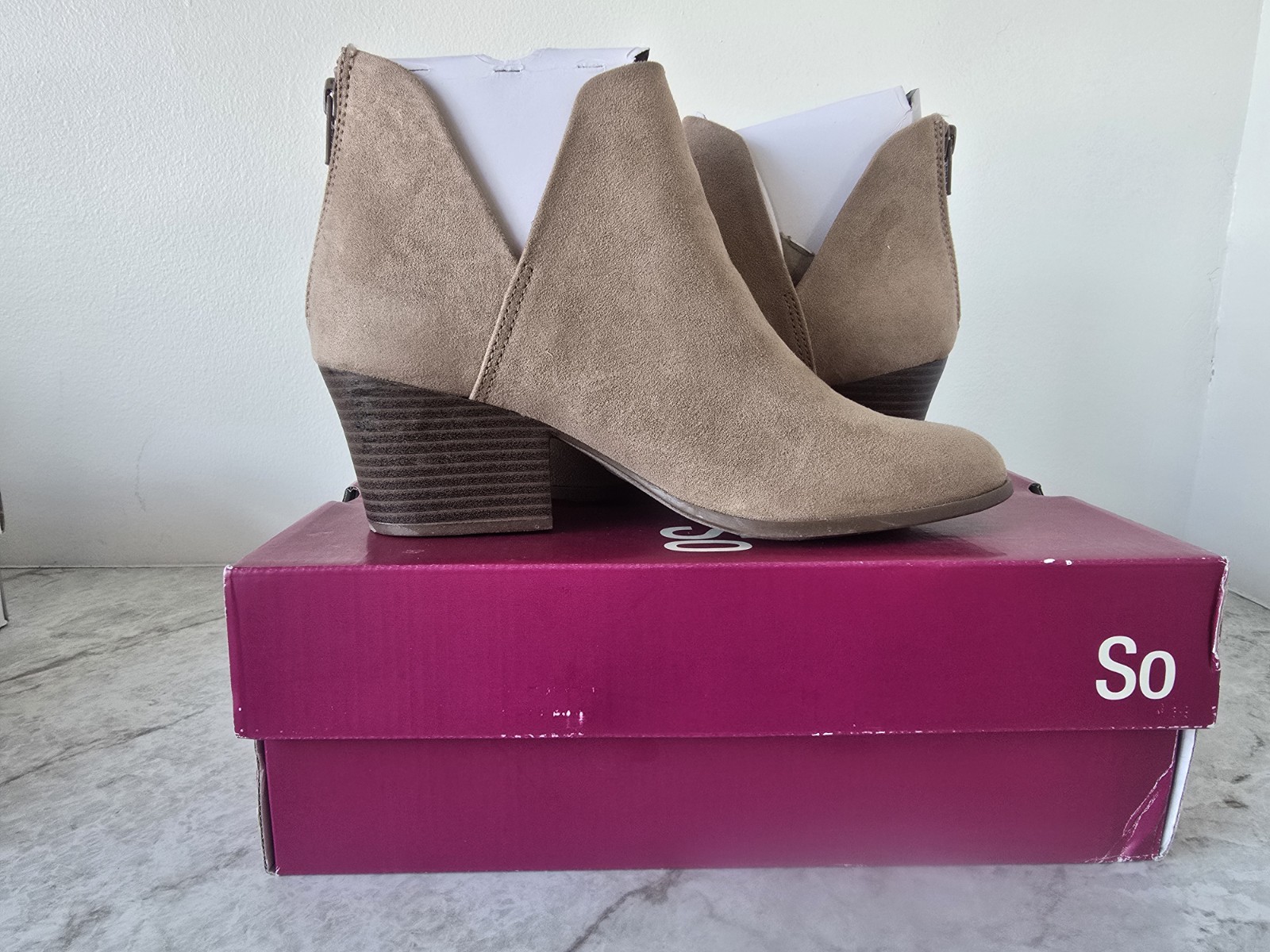 SO Womens Barb Ankle Booties 7.5 Taupe Block Heel Zipper Boot New in Box