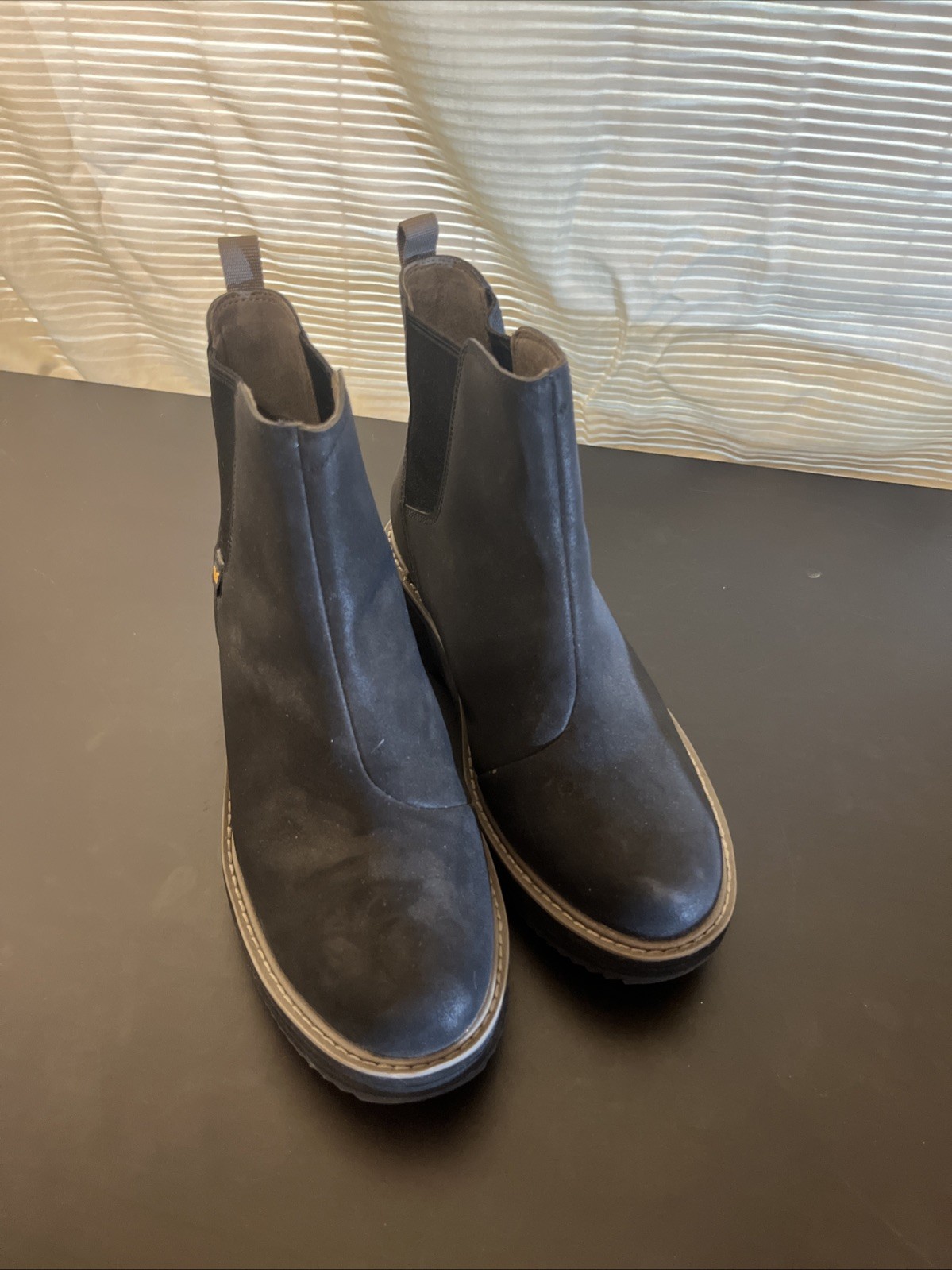 Teva Chelsea Midform Black Leather Women’s Size 7 Ankle Boots