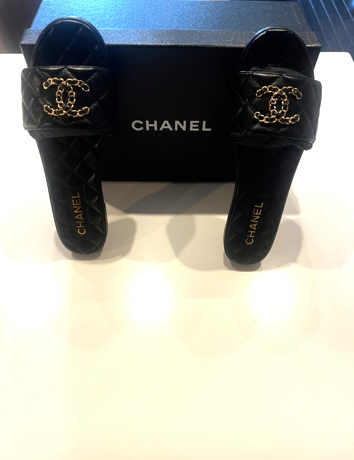 NEW CHANEL CC GOLD CHAIN CHANEL LOGO BLACK QUILTED MULES SANDAL SLIDES SIZE 40.5
