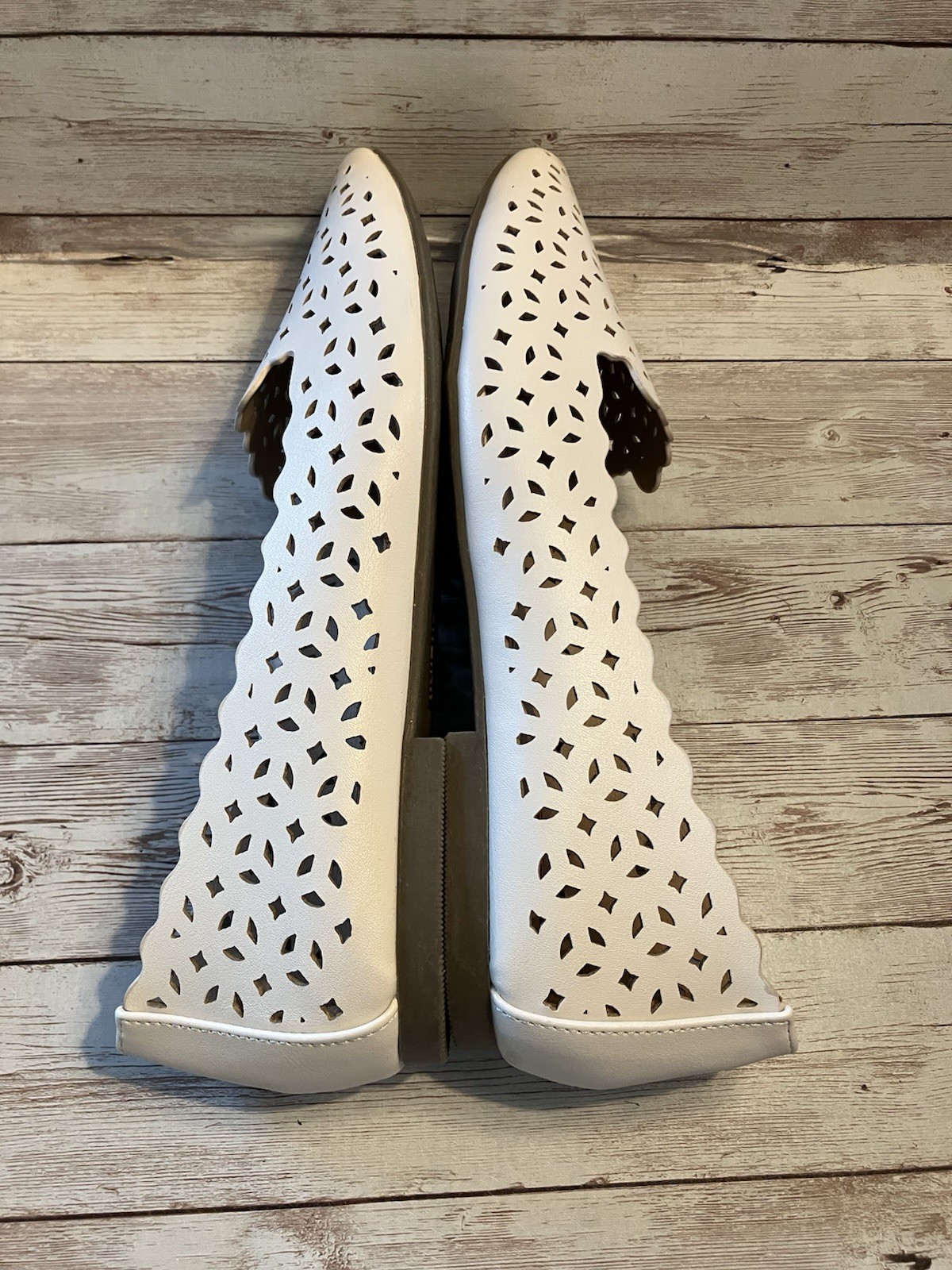 New Union Bay Women’s 8.5 Whitney Ivory Shoes Loafer Flats Laser Cut Out