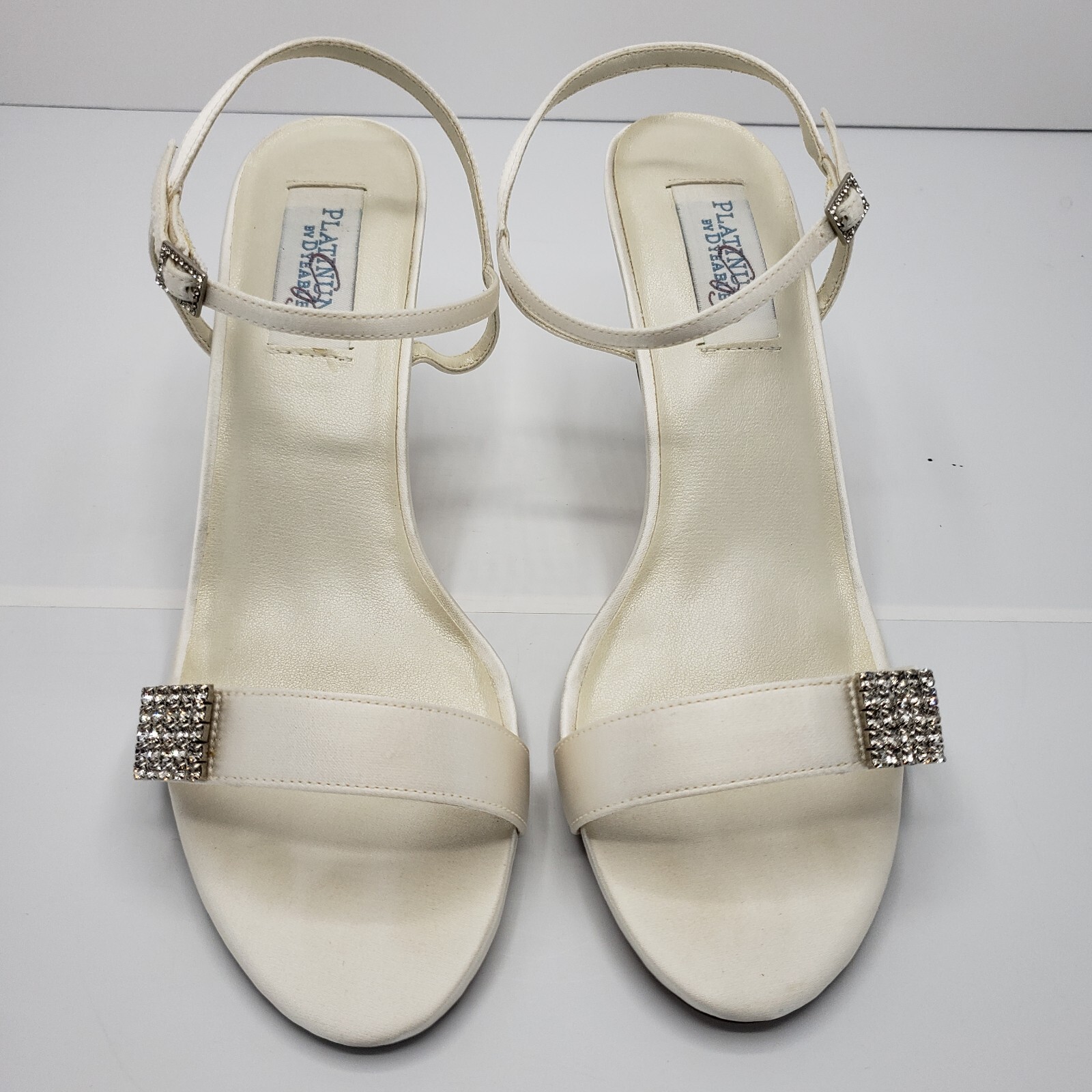 platinum by dyeables dreamy White silk satin Womens Size 8 B Heels Shoes