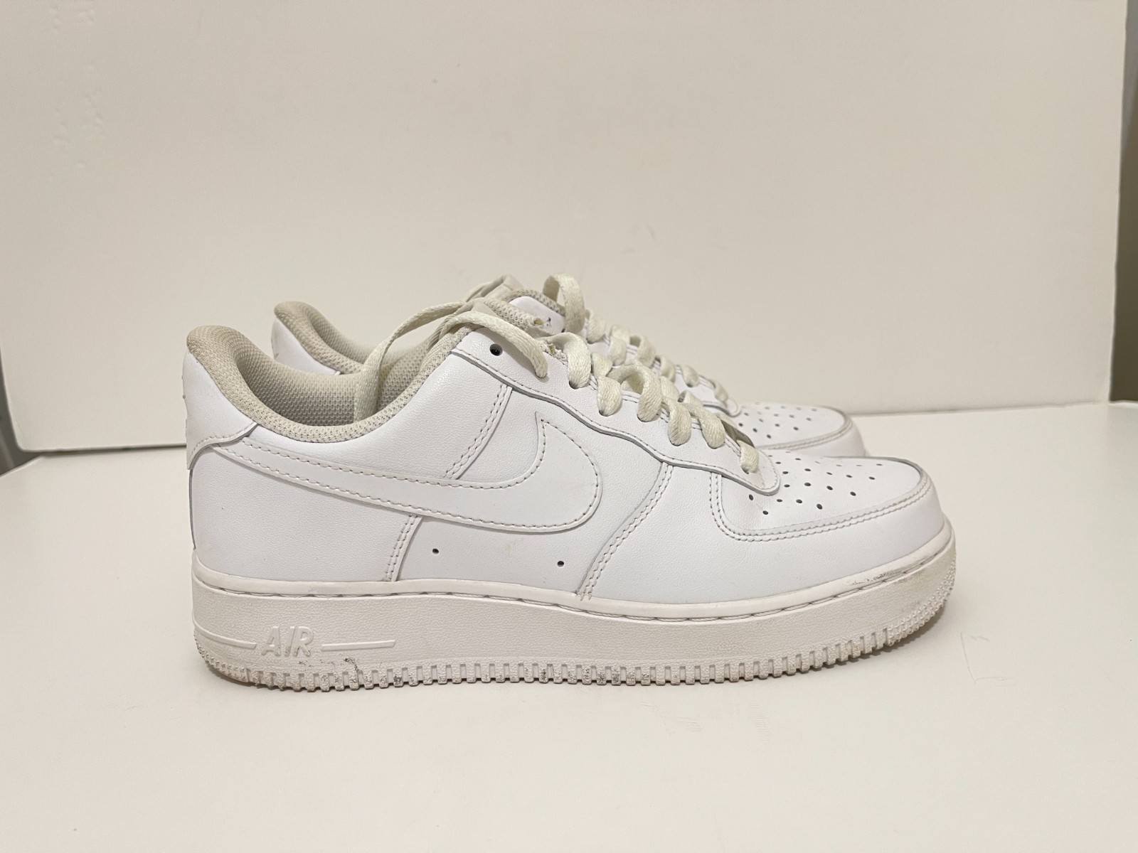 EUC Nike Air Force 1 Low 2022 triple White DD8959-100 Womens 9.5 /Mens 8 casual