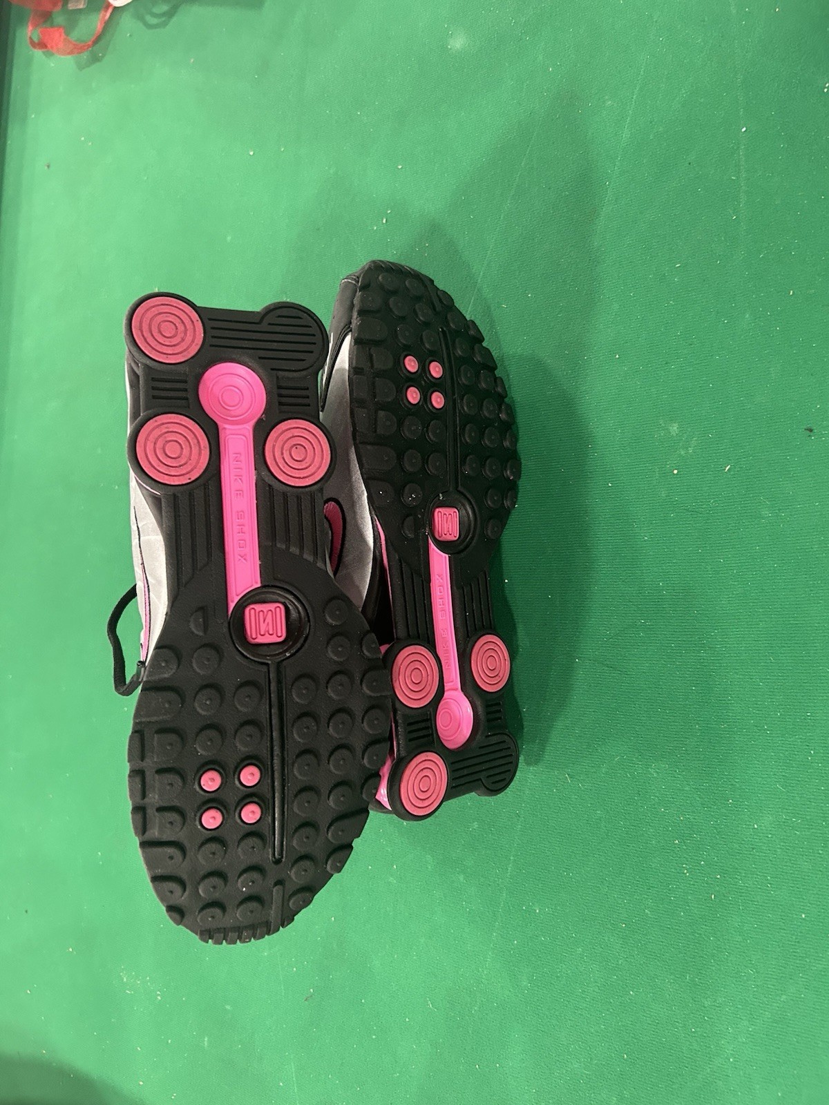 Nike Shox Women’s Low Top Lace-Up Sneakers Black/Silver/Pink Logo Colorblock