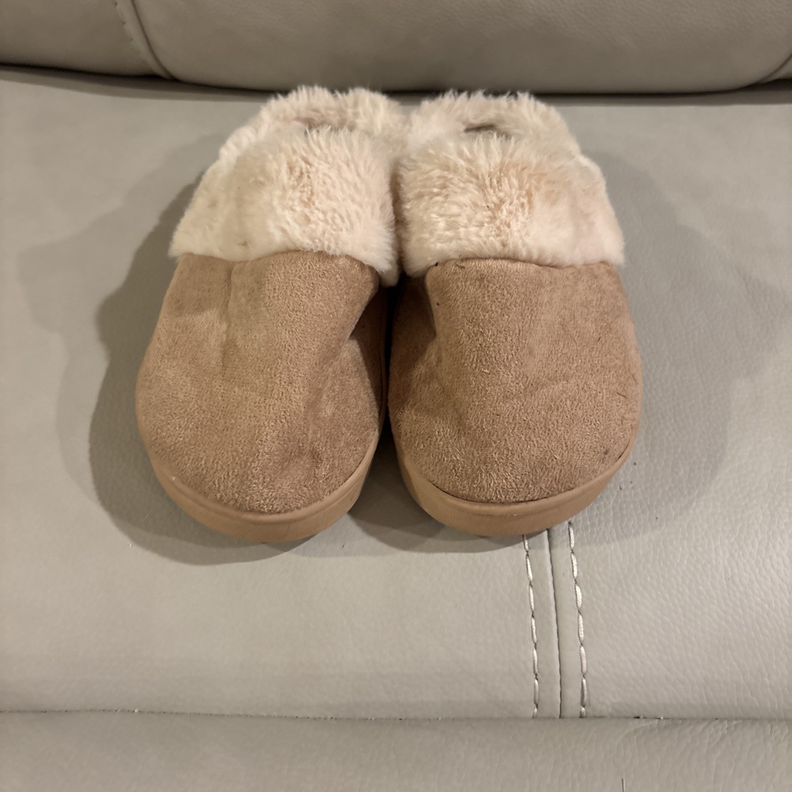 womens slippers size 8m