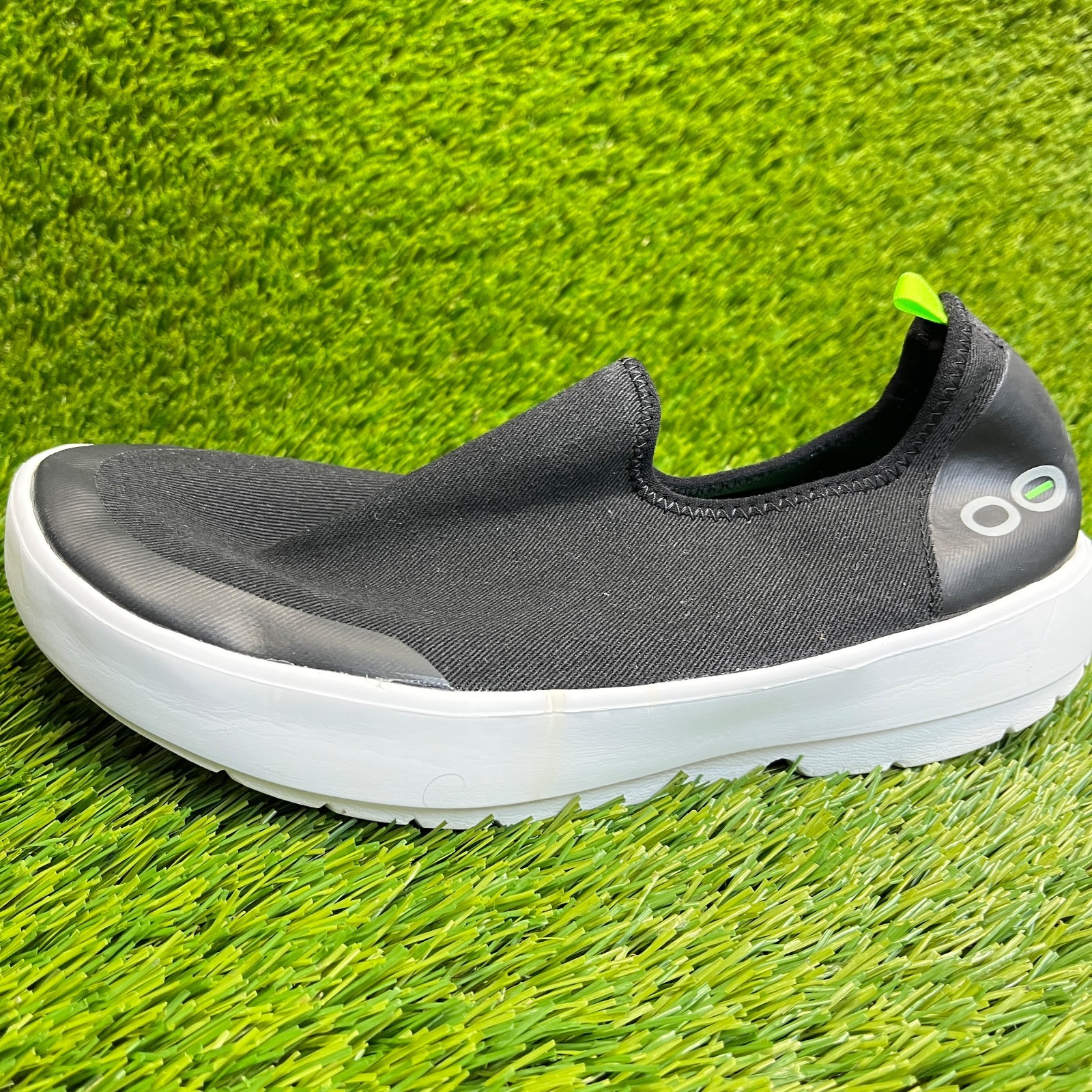 OOFOS OOmg eeZee Low Womens Size 9 Black Casual Walking Slip On Recovery Shoes