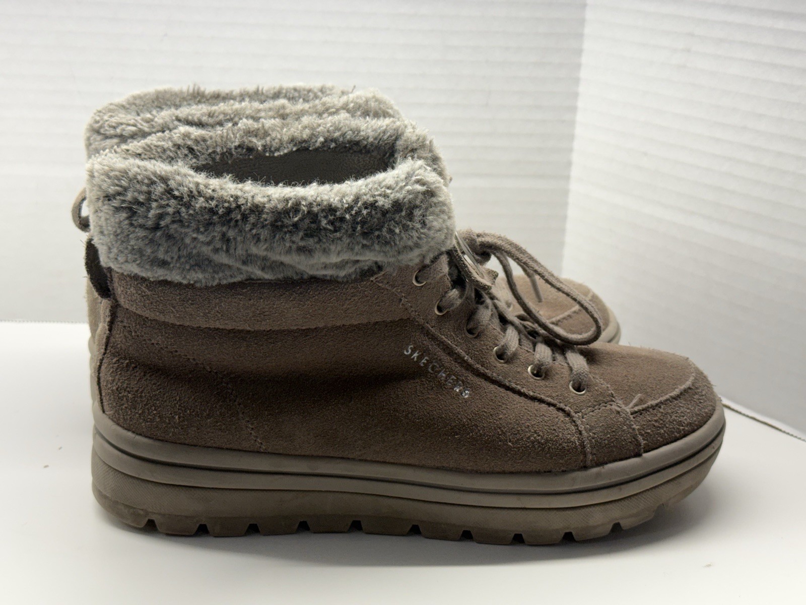 Skechers Street Cleat Everyday Chillz Suede Ankle Boot Style Taupe Women’s Sz 8