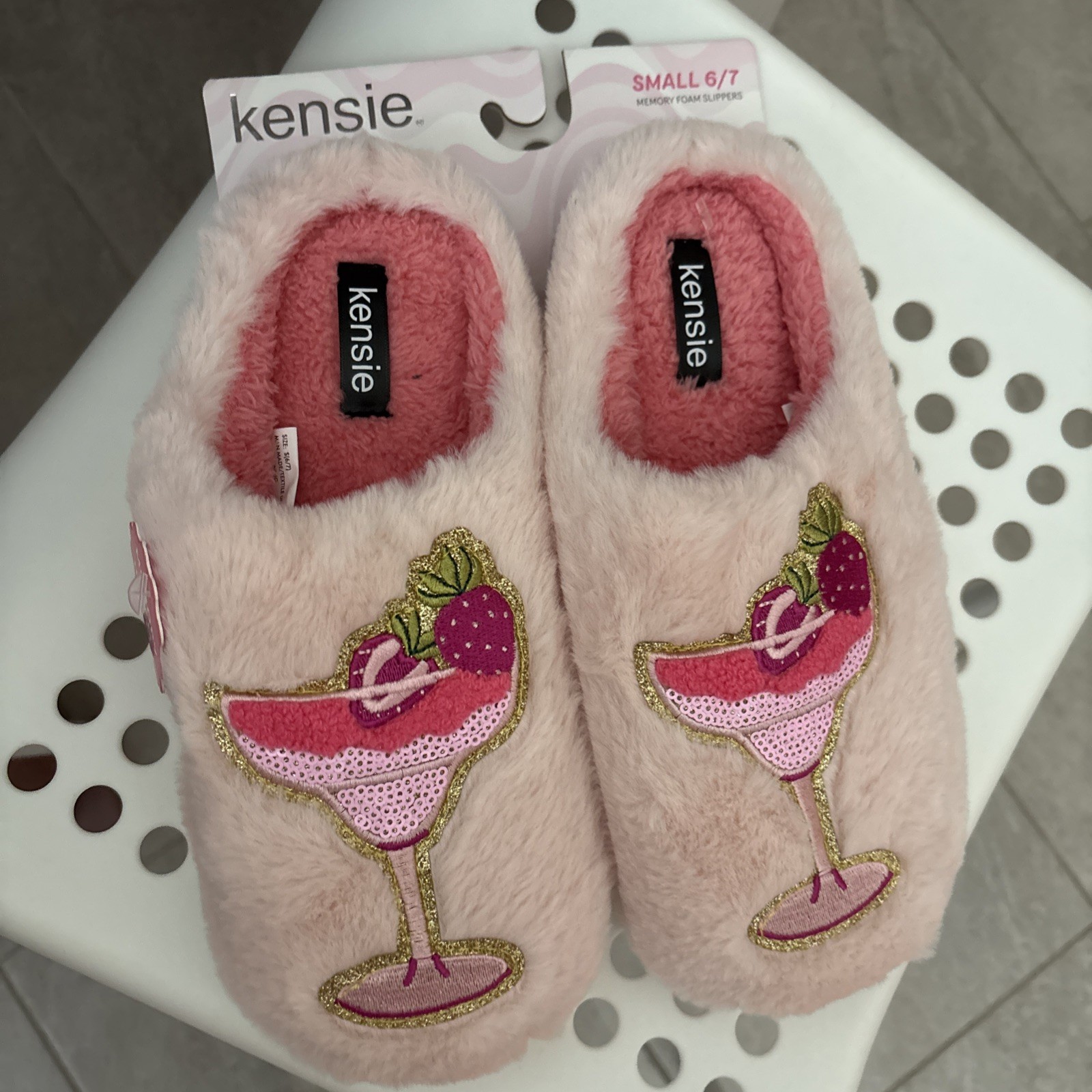 Kensie Faux Fur Pastel Pink Women’s Slippers Size (6/7)