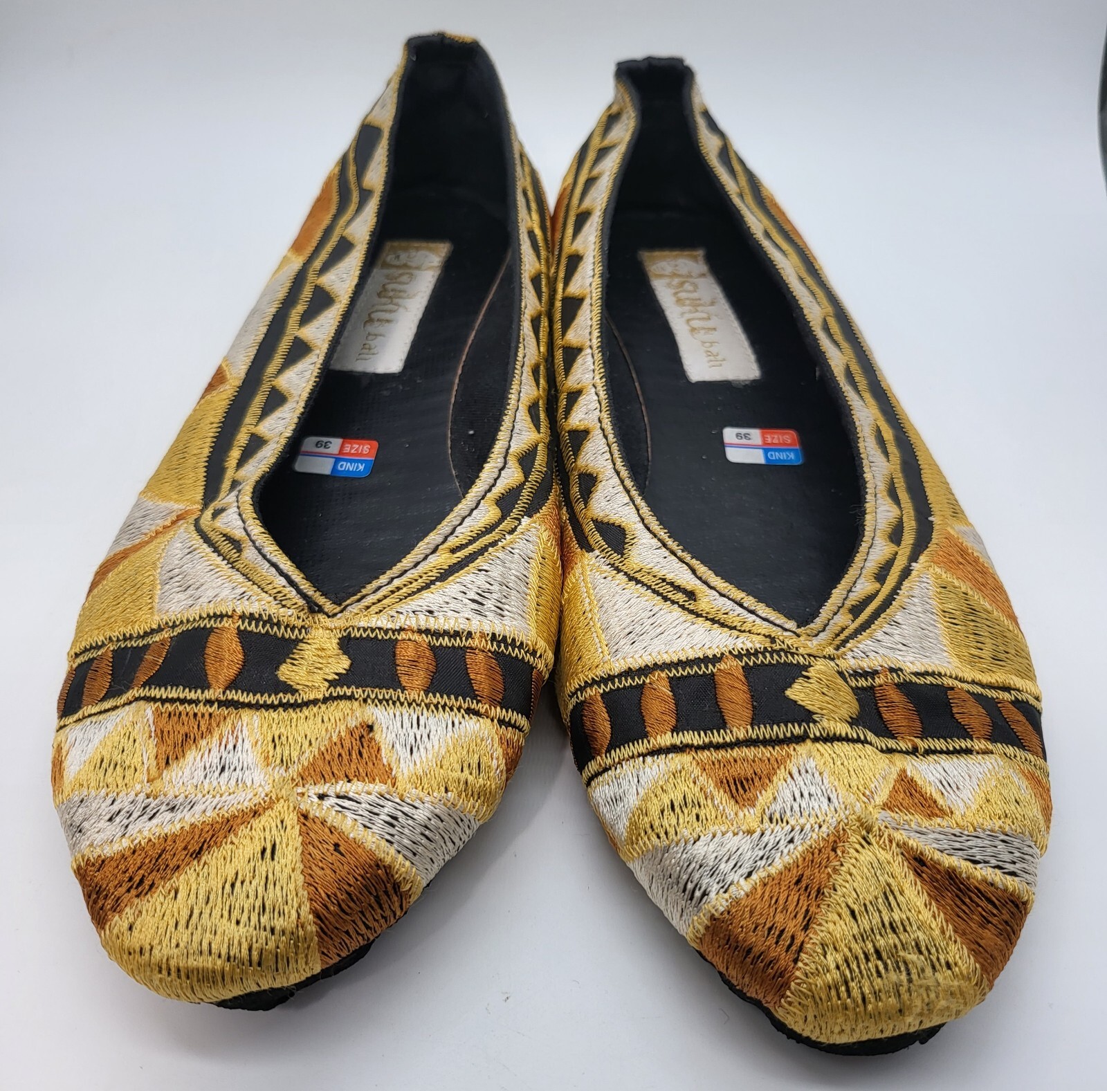 Suku Bali Embroidered Gold Mustard Ethnic Flats Womens Size 7 Rare