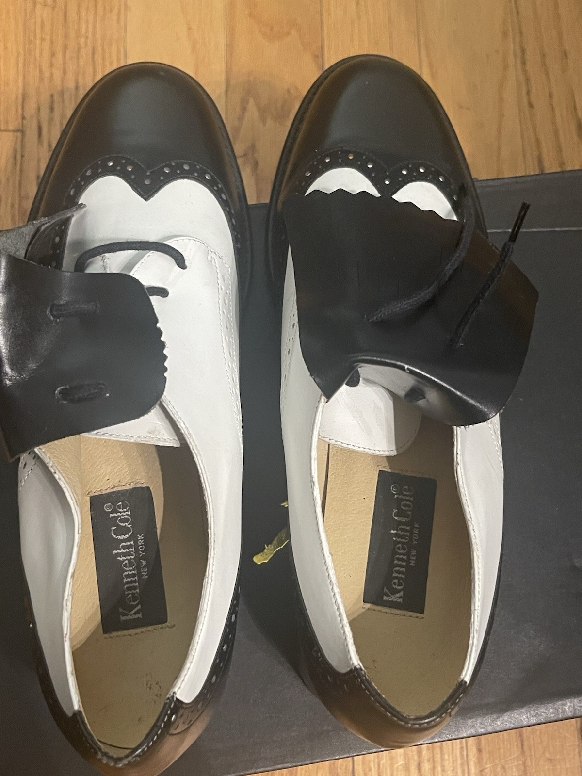 Kenneth Cole Women’s Black/White Leather Wingtip Brogue Oxford Flats 9.5M #181