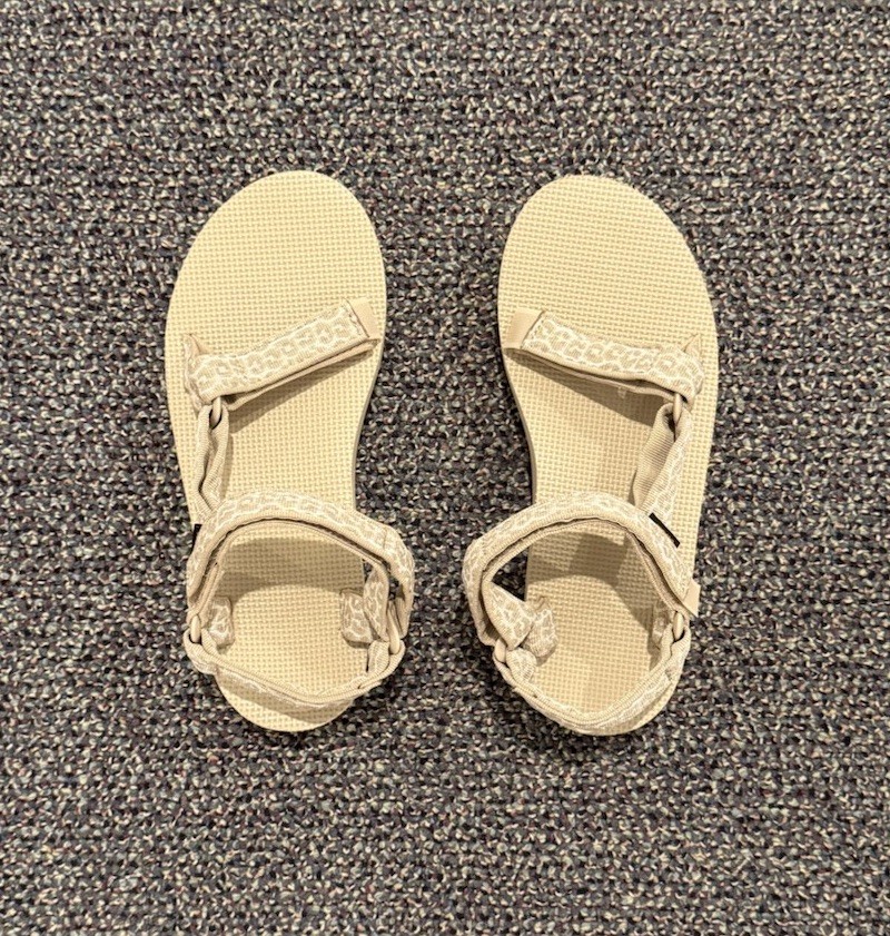 Teva Midform Universal Women’s Sandals – Cheetah Print – Size 9