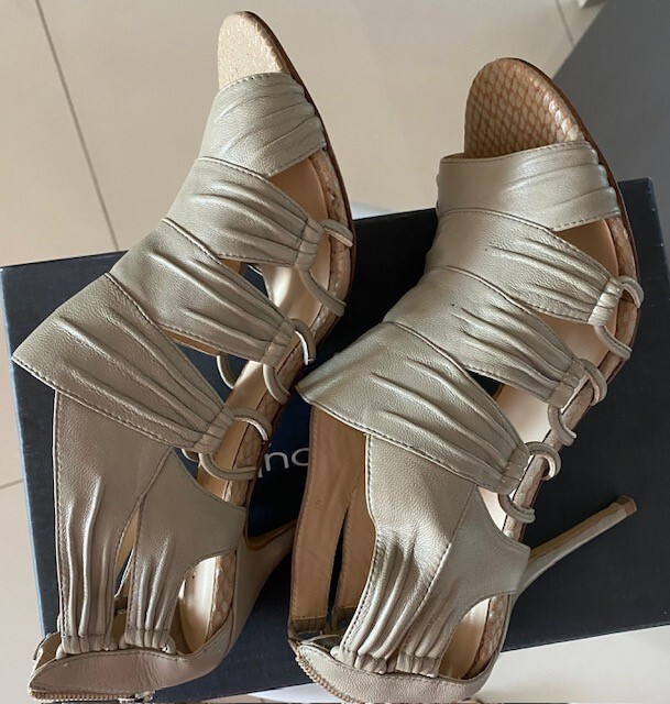 NIB Urban Soul Yorkshire Leather Sandals Size 40 EU US10