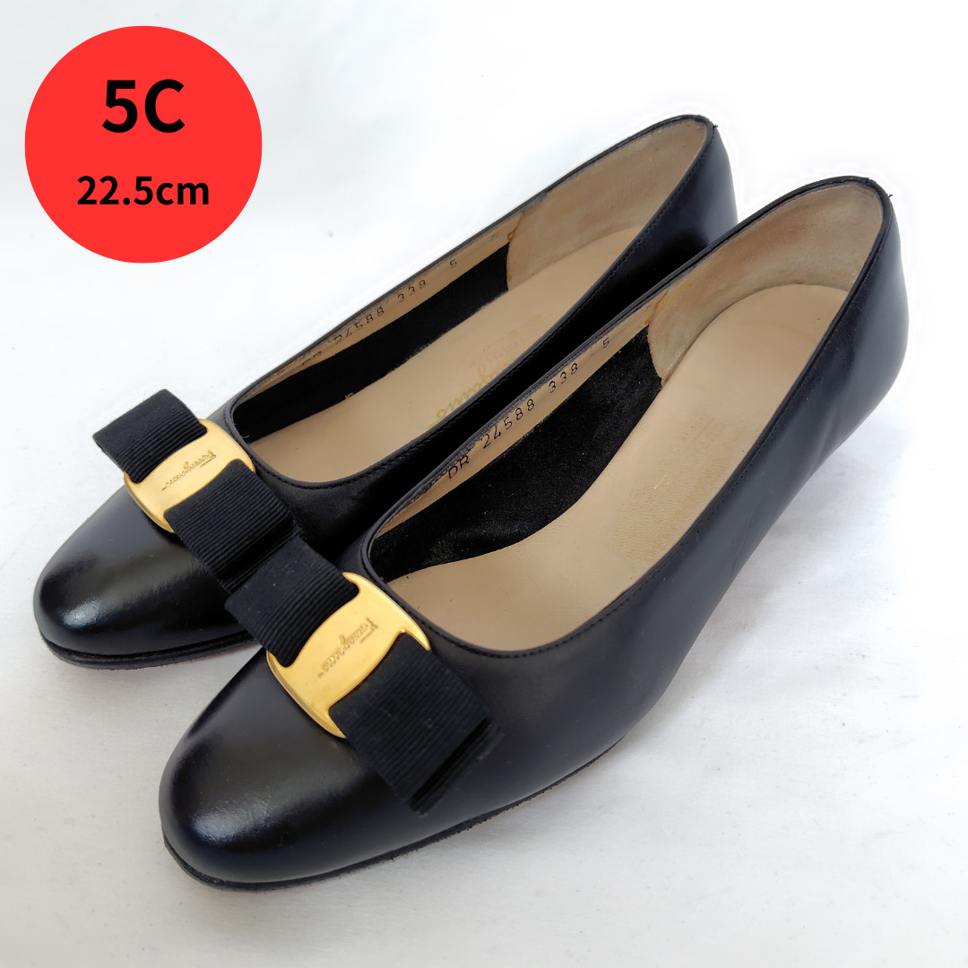 Salvatore Ferragamo Vara Black Leather Pumps Size 5C EU 35.5 3.5cm Heel Bow