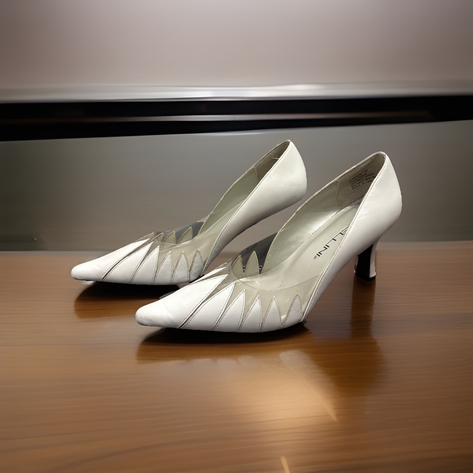 BELLINI White Leather Pump Heels Size 7M Pointed Toes Plastic Detail DARCIE **