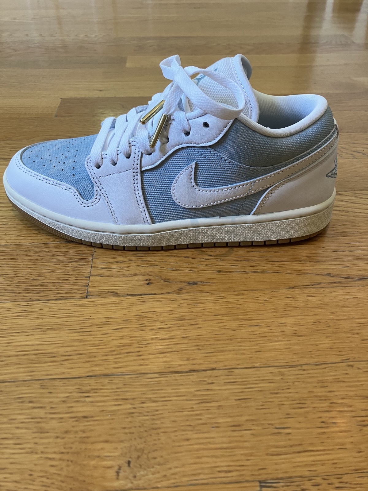 Women’s Air Jordan 1 Low SE Denim and White with Gold Details Brand New Size 7.5