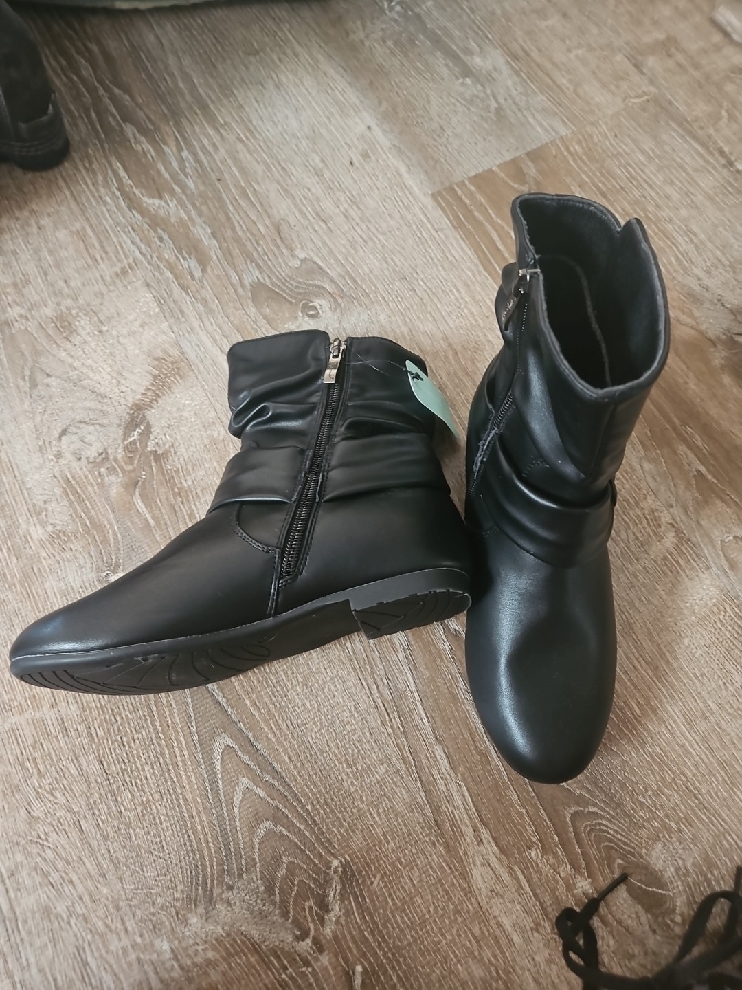 Vepose New York Women’s size 6 zip side Strappy booties *NWT* Weather Resistant