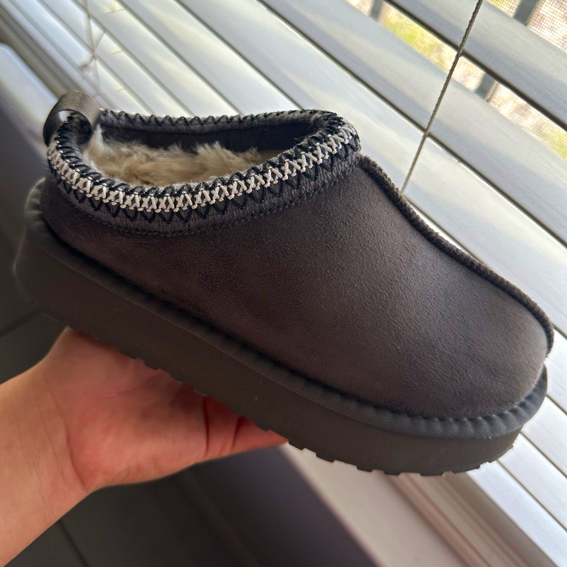 Women’s Gray Slip-On Slippers Faux Leather Upper Faux Fur Lined Rubber Sole 5