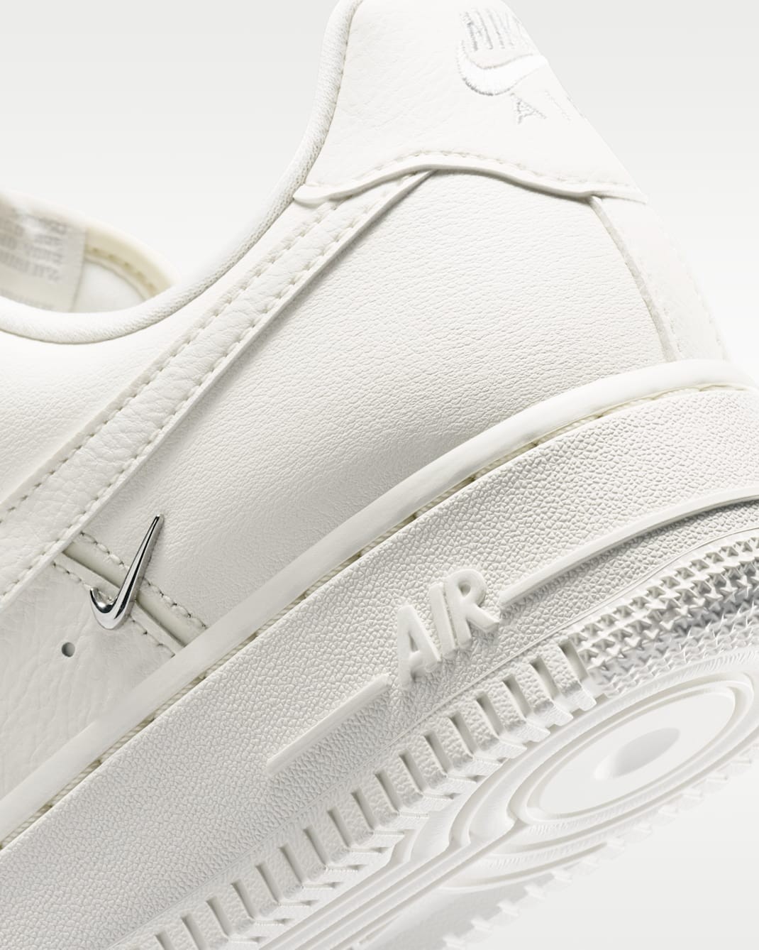 NIKE Women’s Air Force 1 ’07 LV8 IV4727-133 Sail Sail Metallic Silver Sail