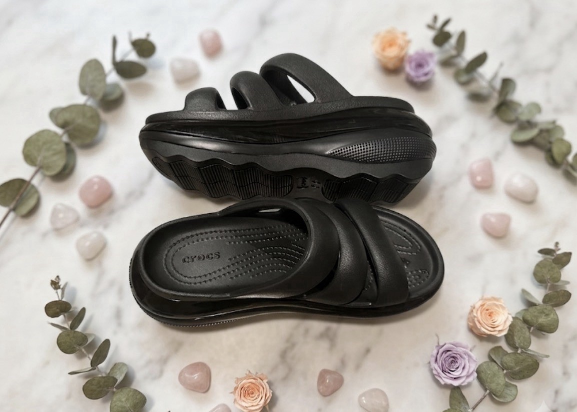 Crocs Classic Mega Crush Triple Strap Sandal – Black Women’s Sz 6
