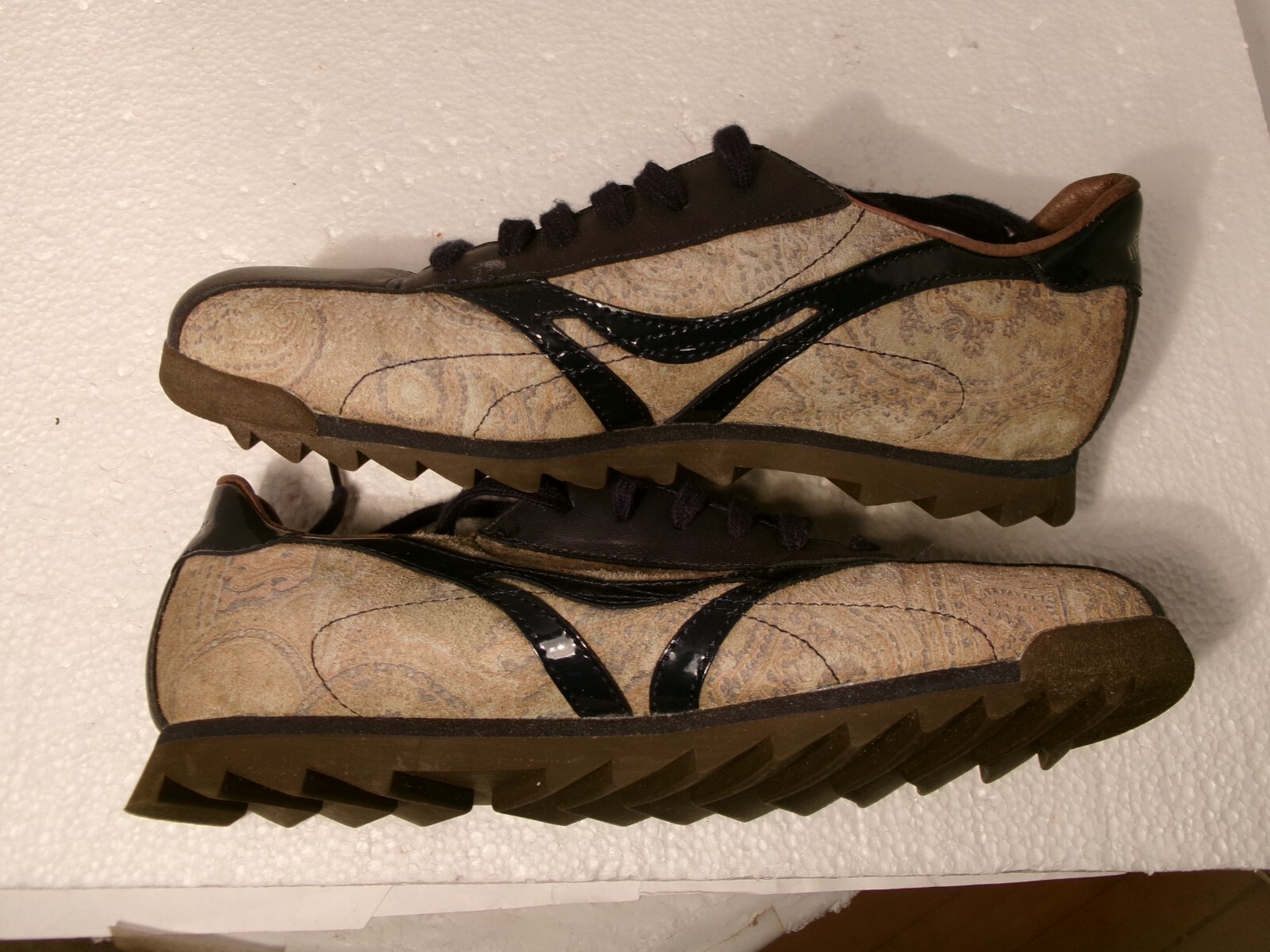 michelle-K Women’s Size 7 Leather Upper Casual Shoes