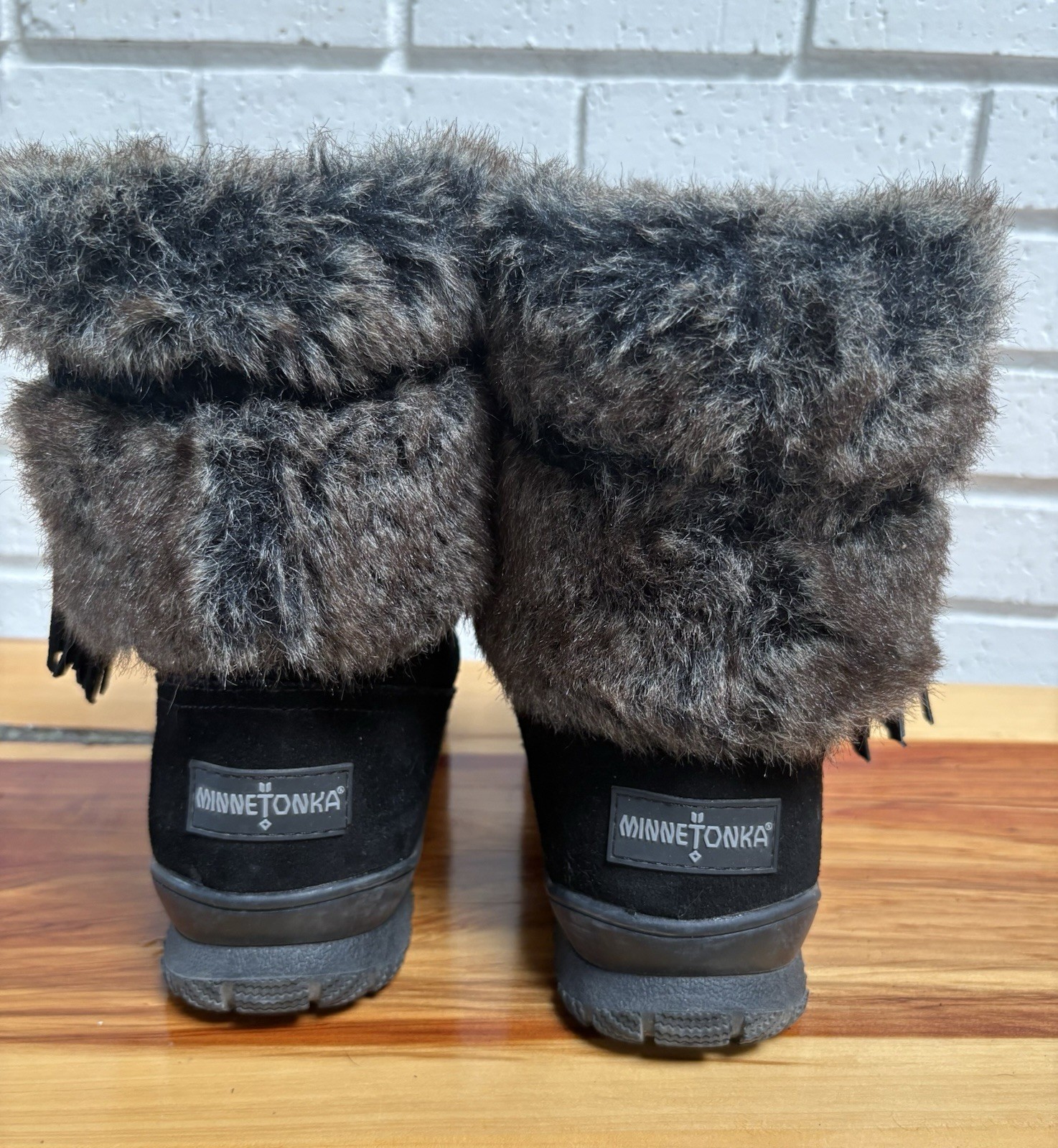 Minnetonka Black Leather Ankle Bootie Faux Fur Trim Tassel Slip-On US 10