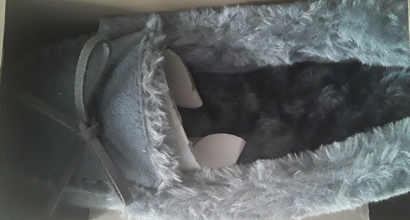 Slippers Womens Gray Faux Suede Fur Trim Memory Foam Size M 9/10 Wayland Square
