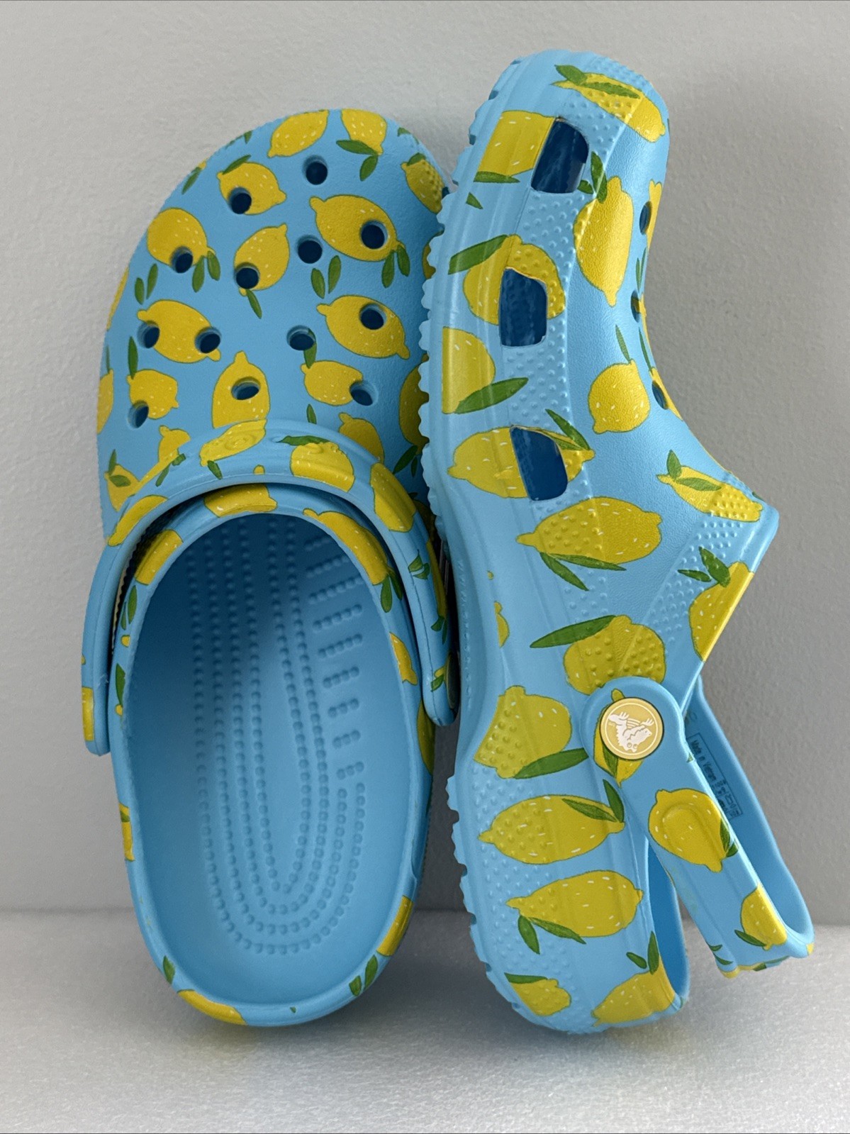 Crocs Classic Fresh Fruits Clog Lemons Womens 9 Blue / Yellow / Tinted Glass