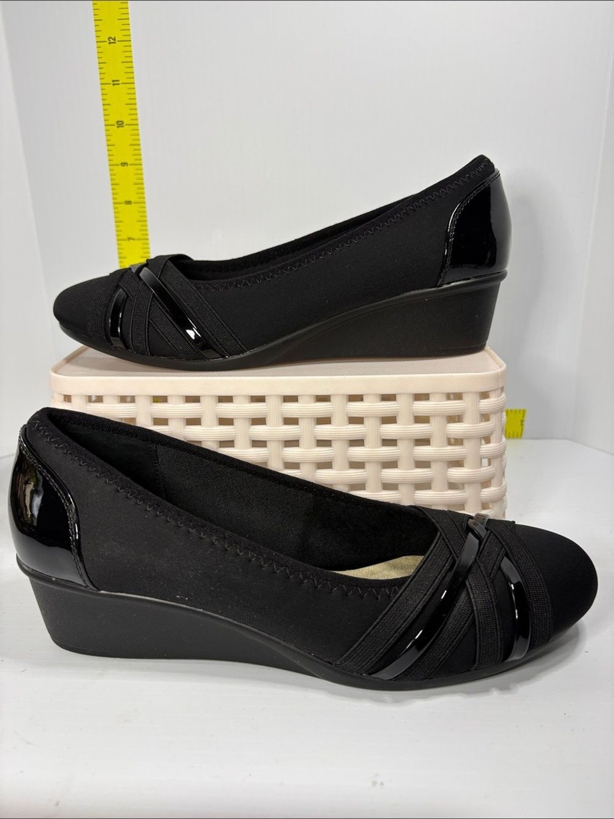 Cliffs by White Mountain Women’s Black Wedge Dress Shoes Patent Trim. Box 27