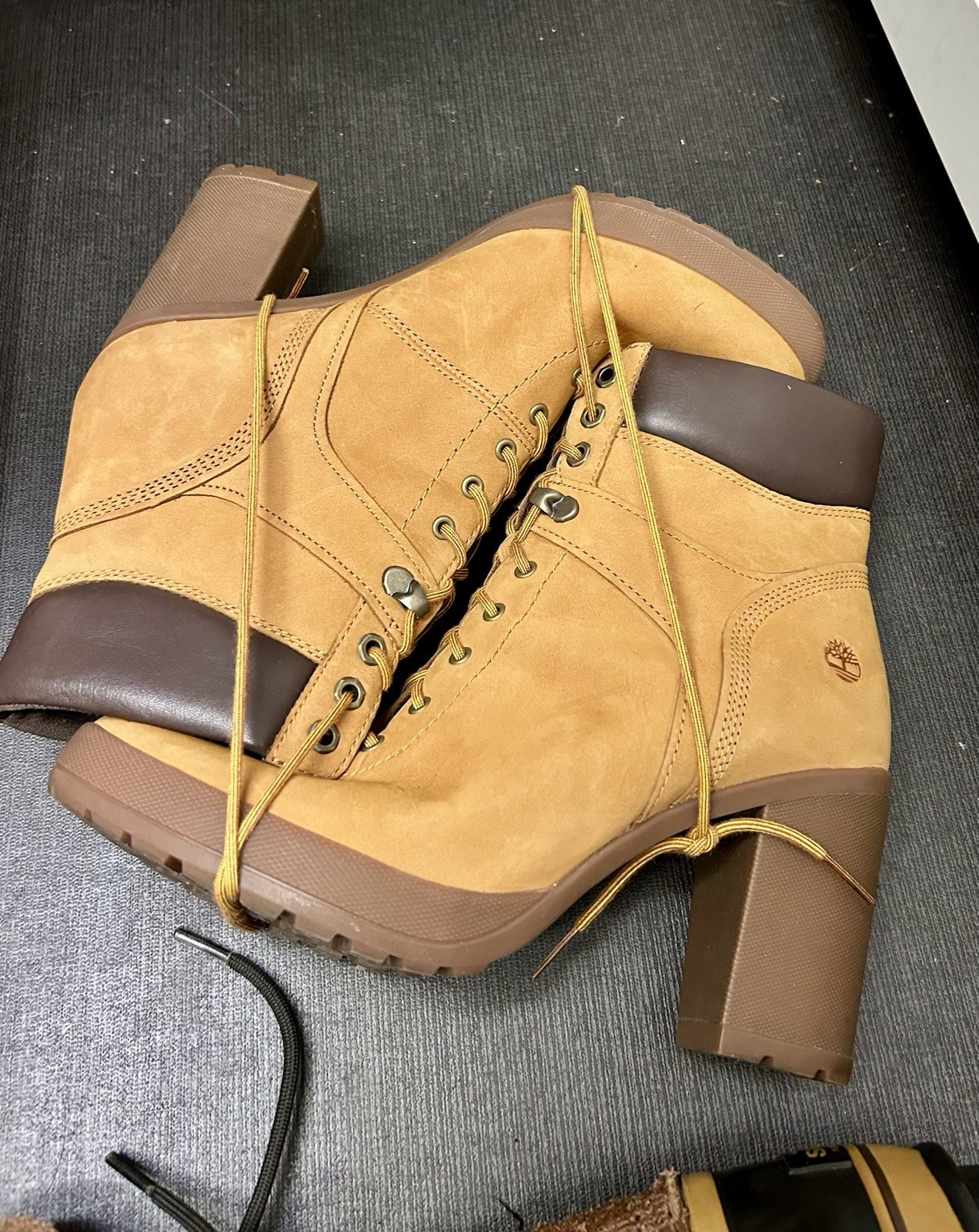 NEW Timberland Women’s Tan/Brown Leather Ankle Bootie Lace-Up Rubber Sole