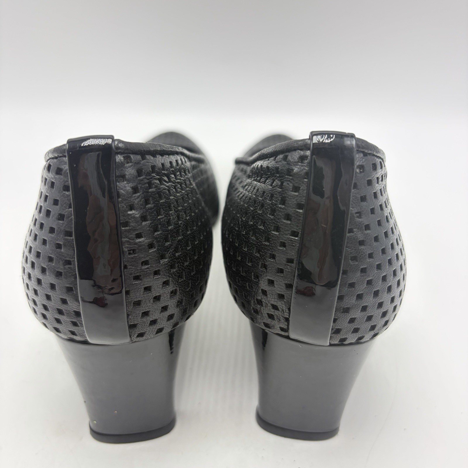 Stuart Weitzman Heels Womens Perforated Black Leather Heels Shoes Read