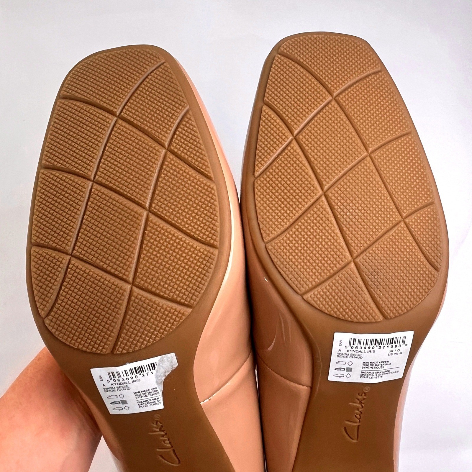 NEW Clarks Kyndall Iris Pumps Wmns 9.5 Warm Beige Patent Leather Block Heel Shoe