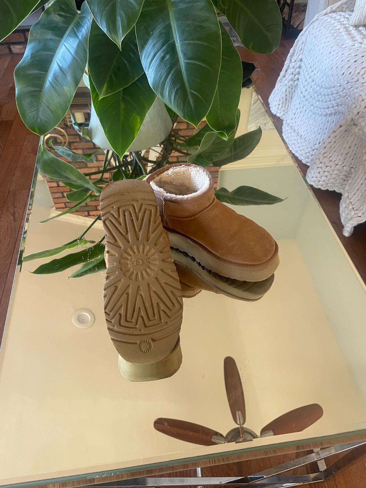 UGG Women’s Classic Ultra Mini Platform Chesnut Boots 1135092 Size 37 USA