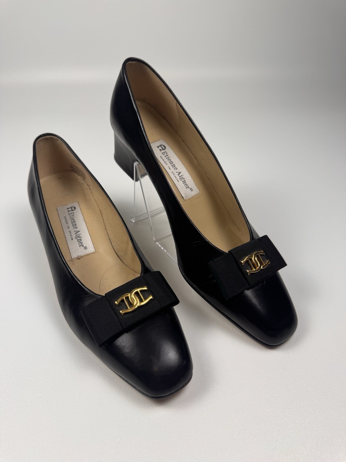 ETIENNE AIGNER Black Vintage Leather pumps, Grosgrain Bow with Logo 8.5 Narrow