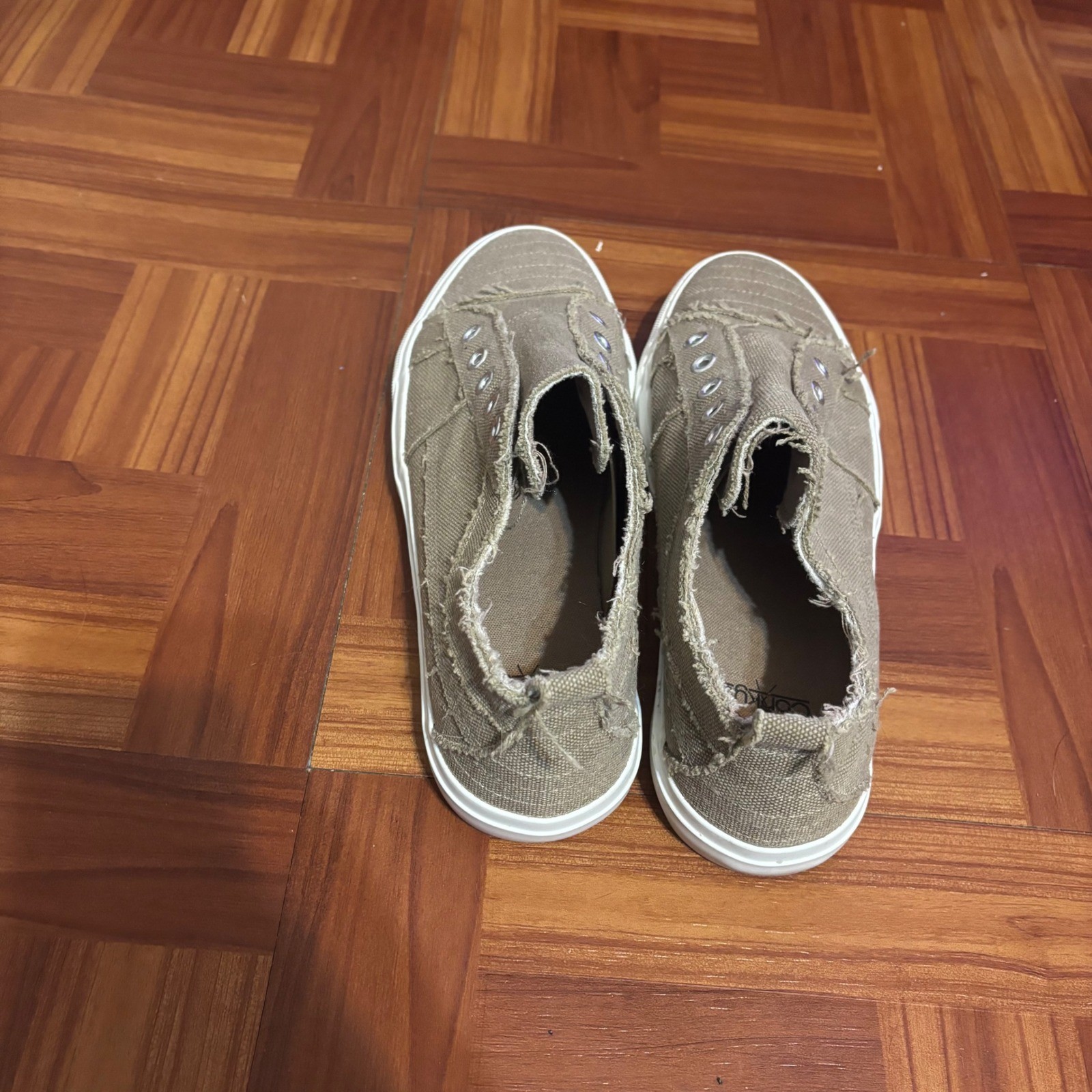 Corkys Babalu 8 Khaki Tan Distressed Canvas Slip On Sneakers Womens 9