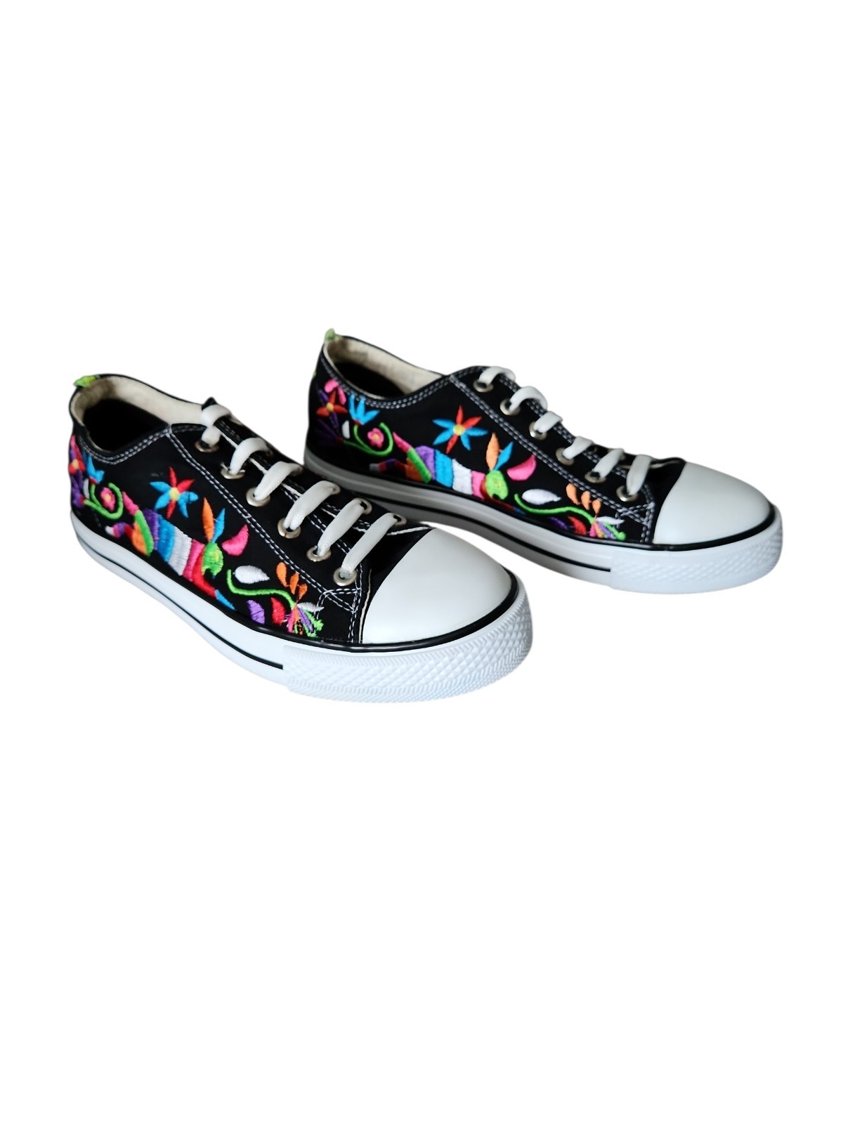 Mexican Artisanal Embroidered Flower Tennis Shoes Size 7 – 7.5