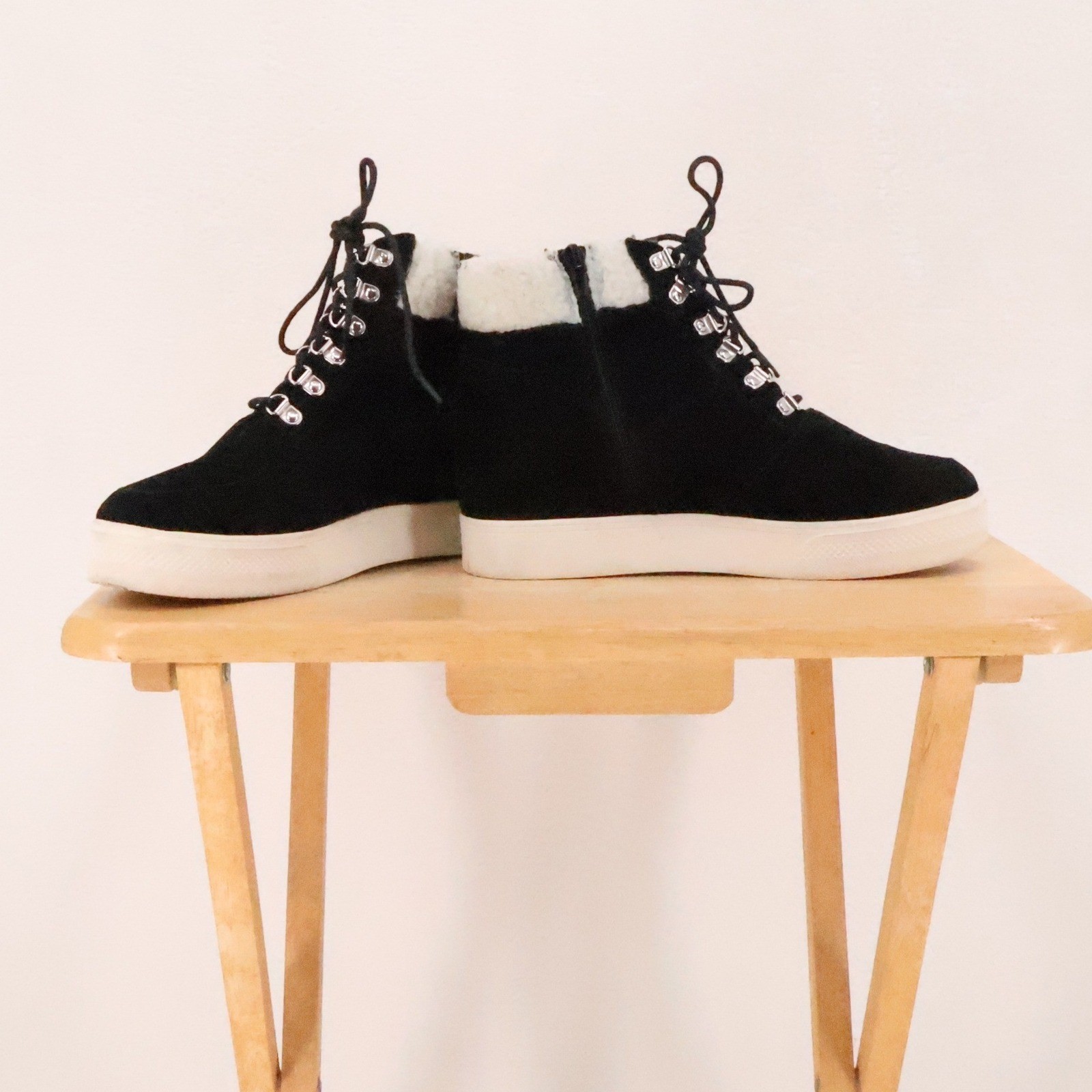 Steve Madden Suede Sherpa Sneaker Boots Womens Size 12 Black High Top Streetwear