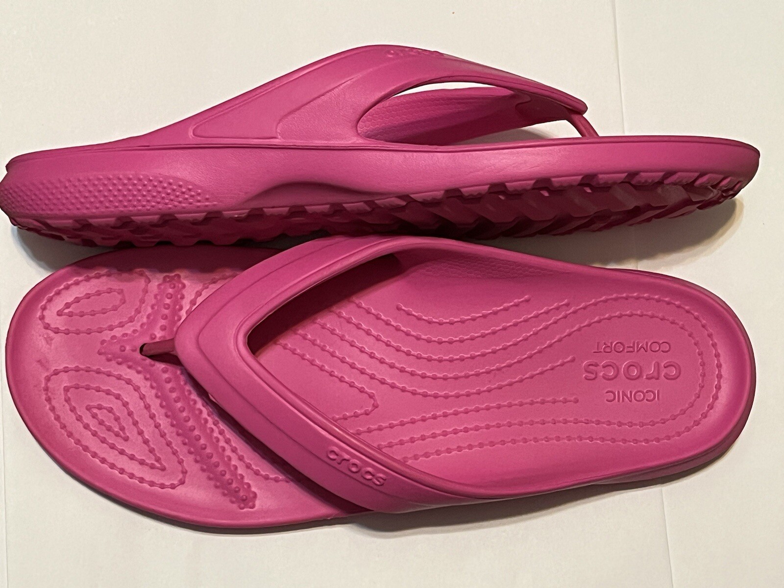 Crocs Hot Pink Flip Flop Sandals – EUC Size 10 Women/8 Men – Pool/Summer/Fun