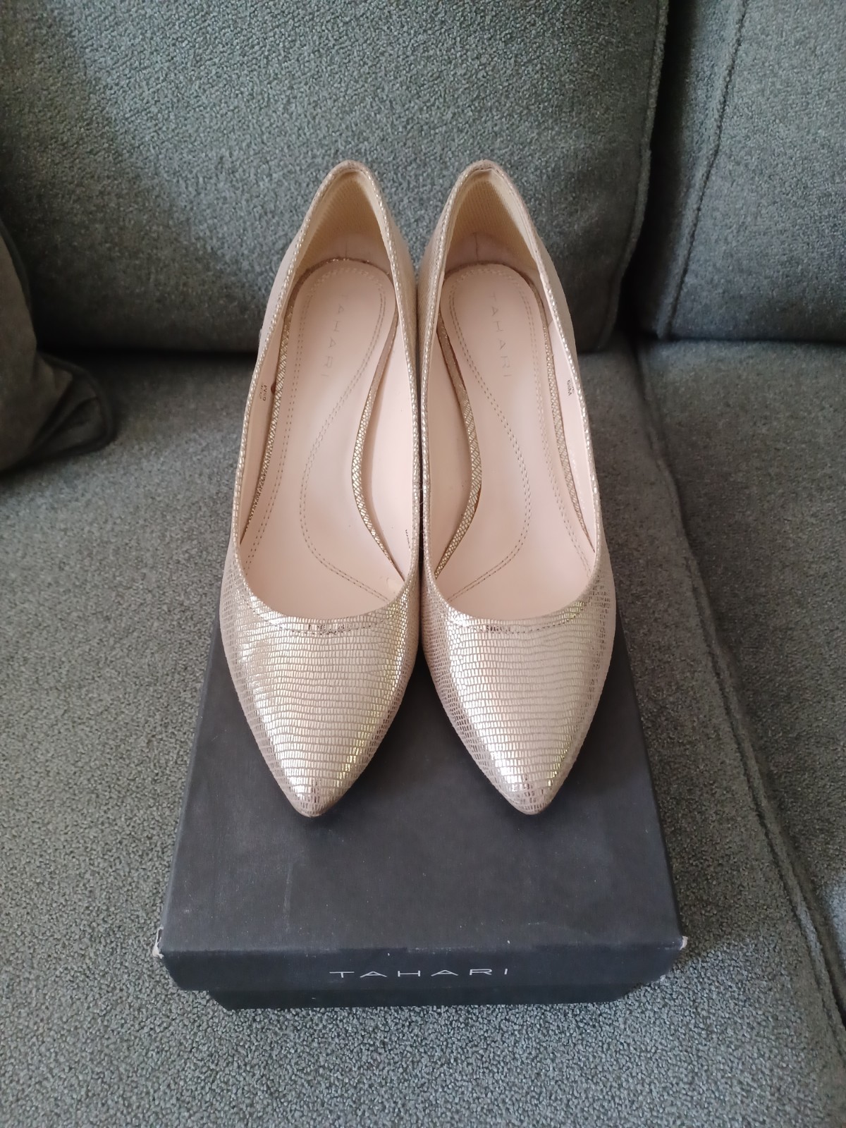 Tahari Champage Gold Heels Size 6.5