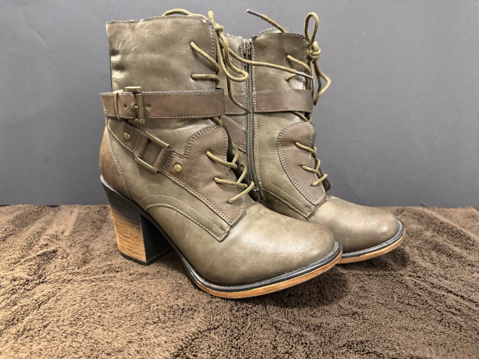 Pierre Dumas Brown shoes women heels Size 7.5