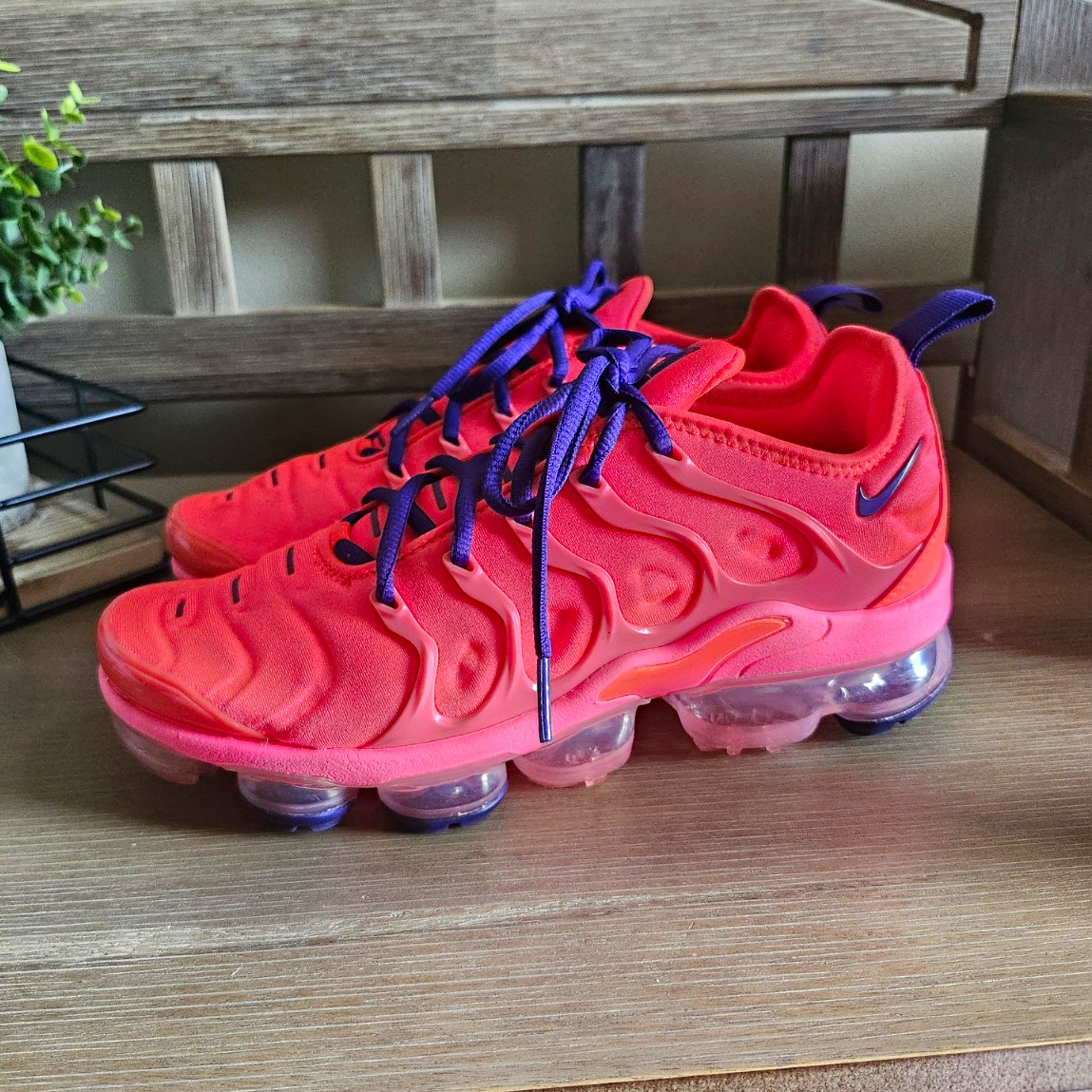 Nike Air VaporMax Plus Women’s Size 8 Bright Crimson / Court Purple CU4907-600