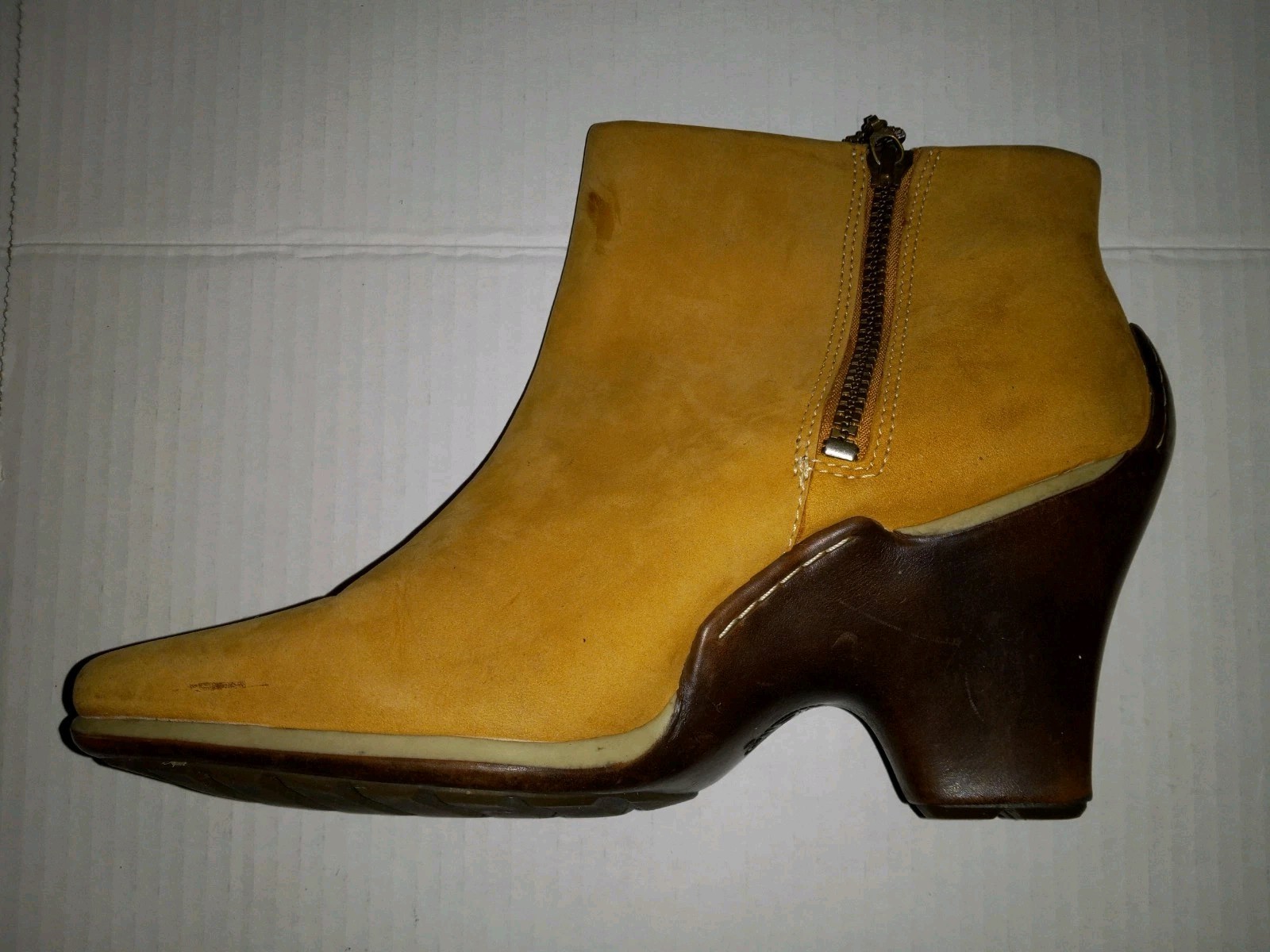 Timberland Ankle Heeled Boots Women’s 9 M Tan Brown Booties Winter Fall See Pics