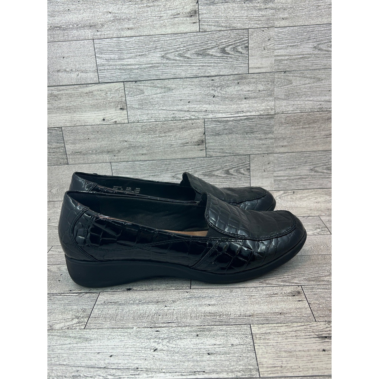 Clarks Collection Black Croc Embossed Leather Loafers Comfortable Womens 8.5M